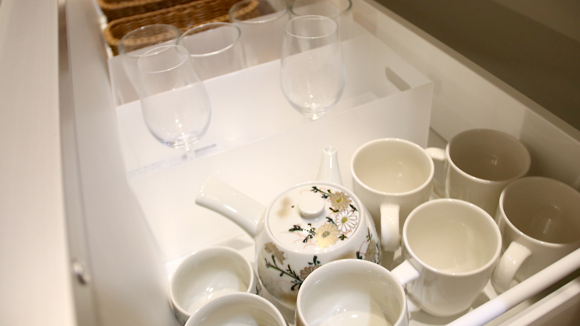 【龍助の間】 食器類 