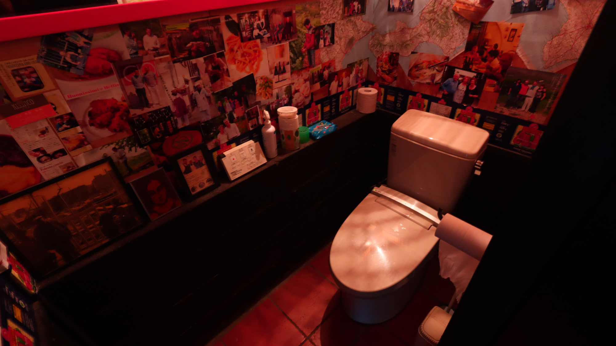 【本館トイレ】温水洗浄付トイレです