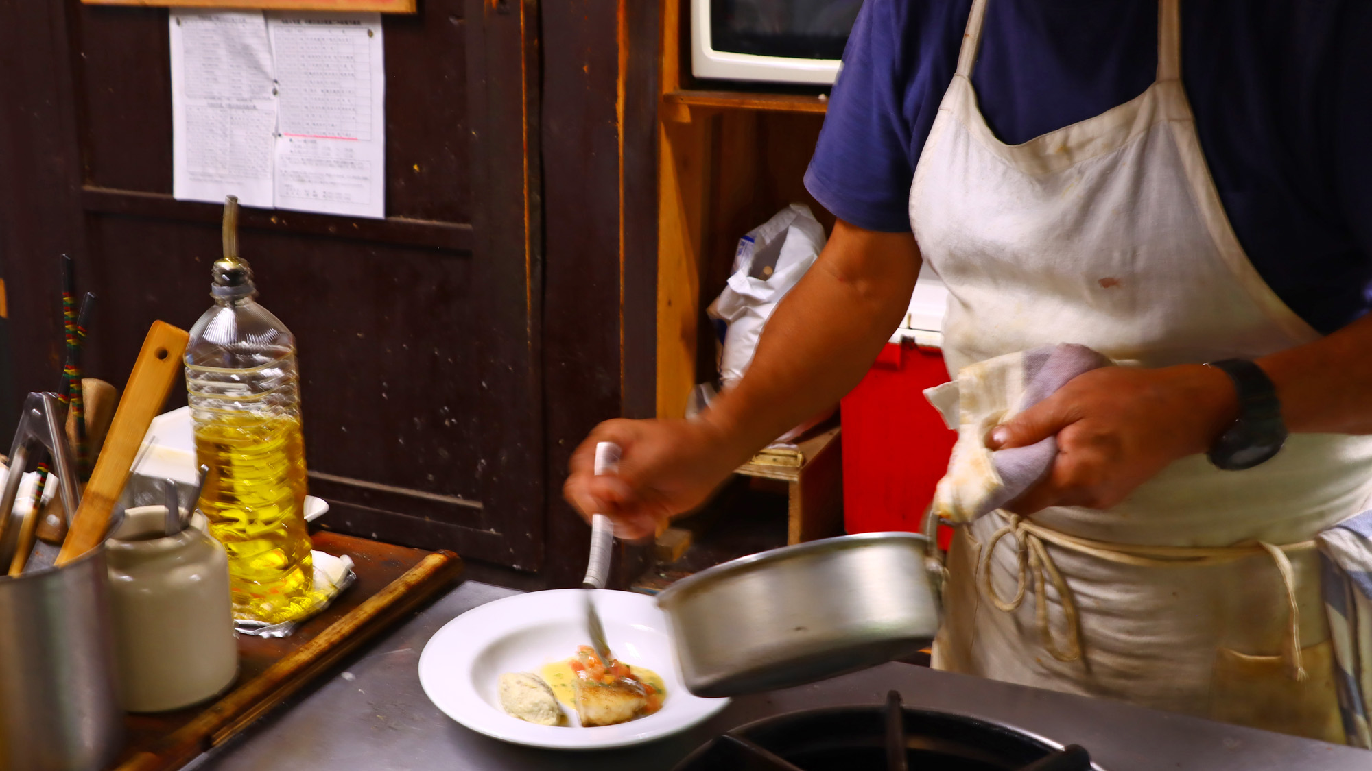 見てるだけでお腹がすいてくるオーナー調理風景・・！