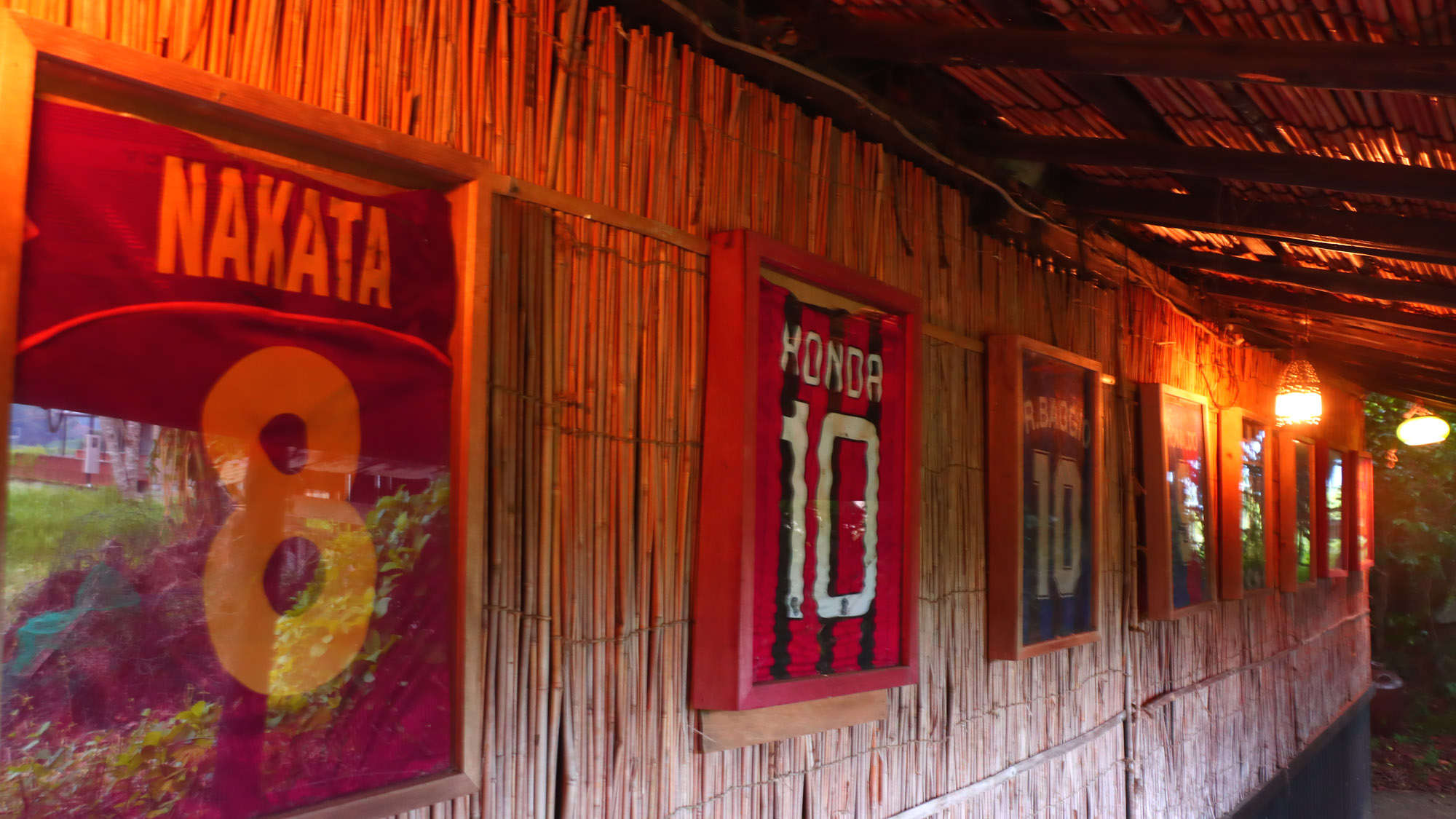 【本館】ユニフォームを展示しています