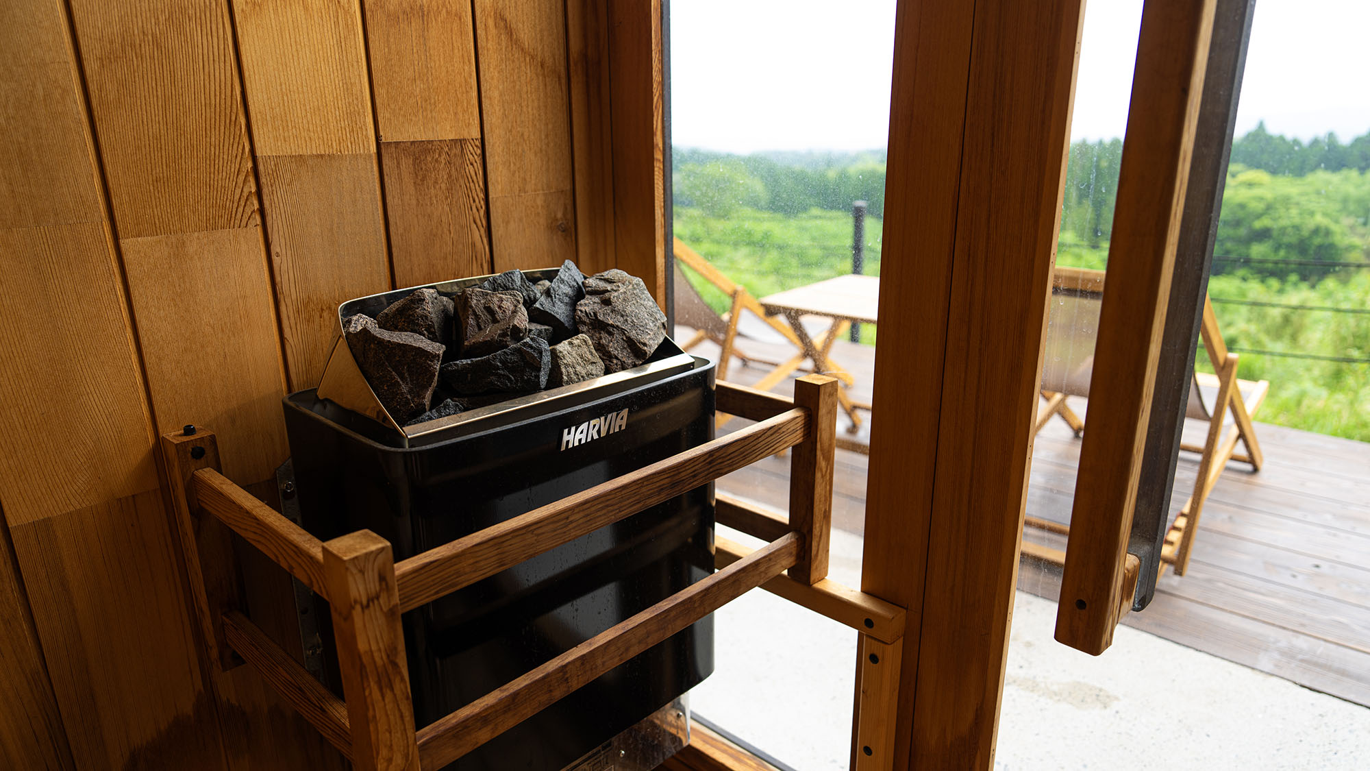 ・【C棟】サウナを楽しみながら大自然の景色も満喫。非日常体験を存分にしていただけます