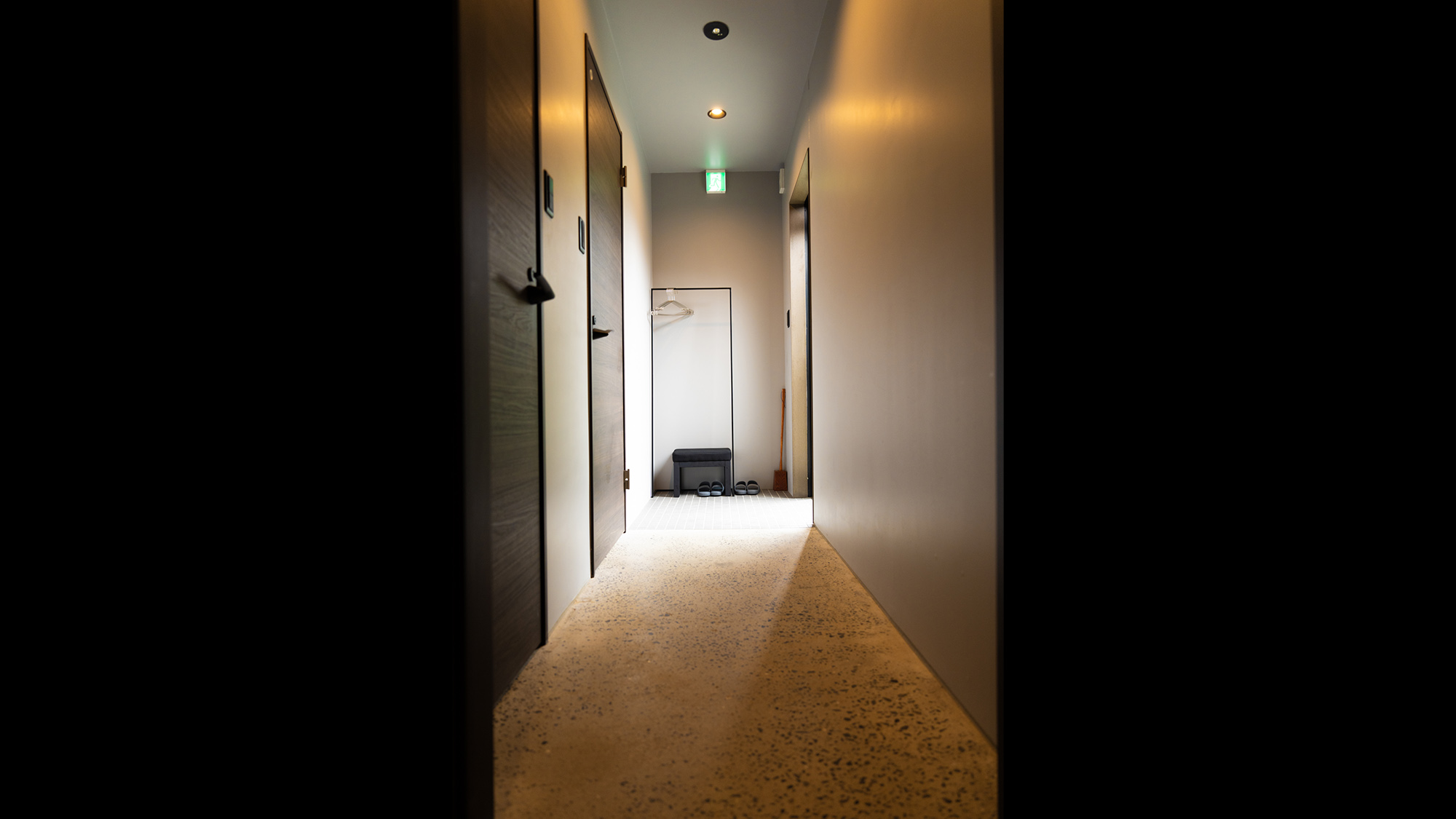 ・【C棟】3つの宿泊棟の中で唯一の別荘仕様のお部屋。専用庭もあって日光浴など過ごし方は様々