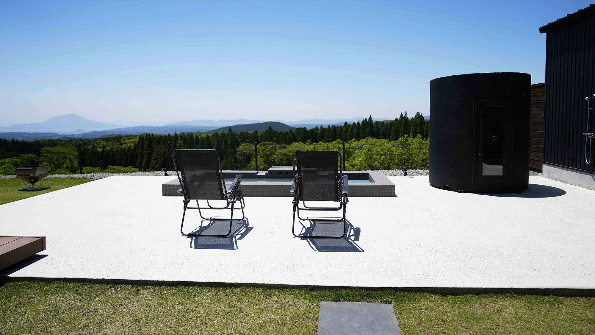 ・【B棟】天気が良い日は桜島が一望。自然の緑を眺めながら日頃の疲れを癒してください