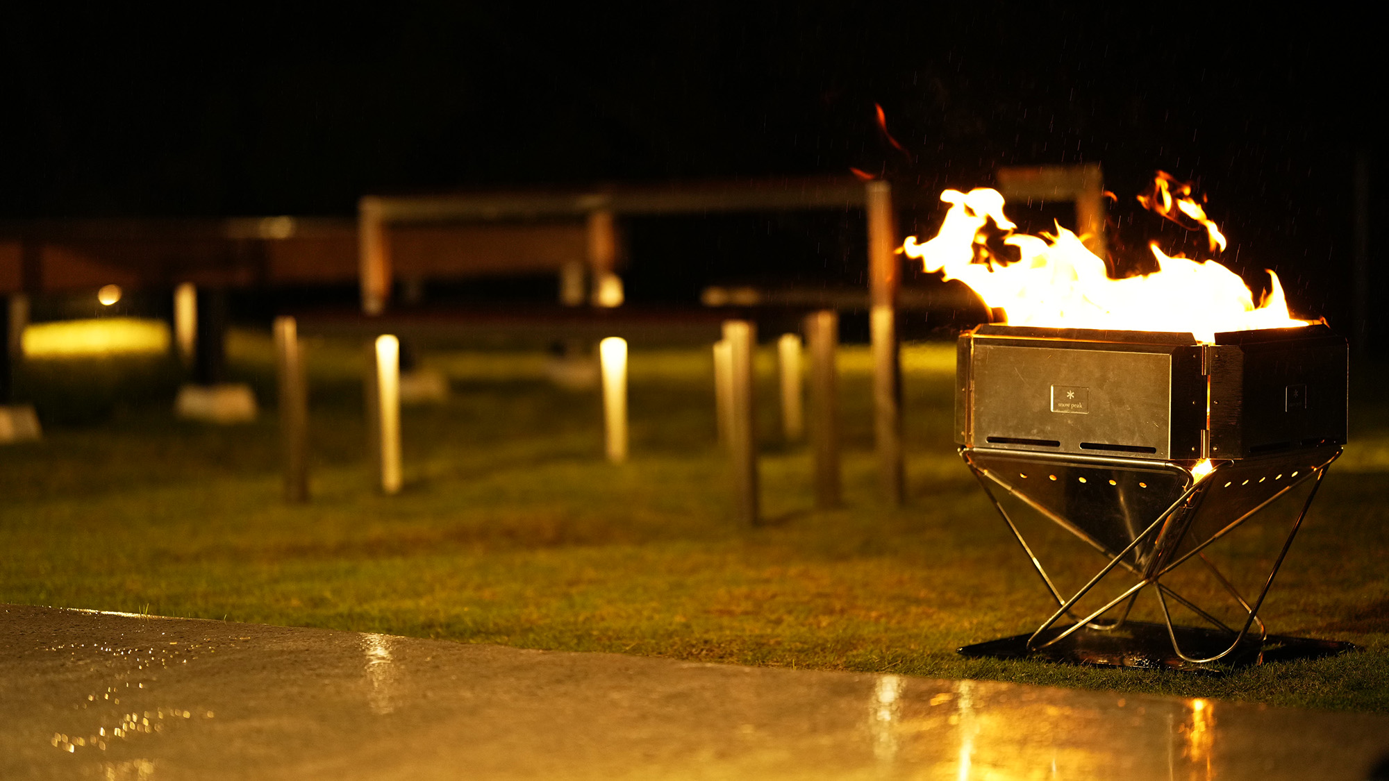 ・【B棟】SnowPeakの焚き火台。火の揺らめきに心癒され、見上げれば満天の星空♪