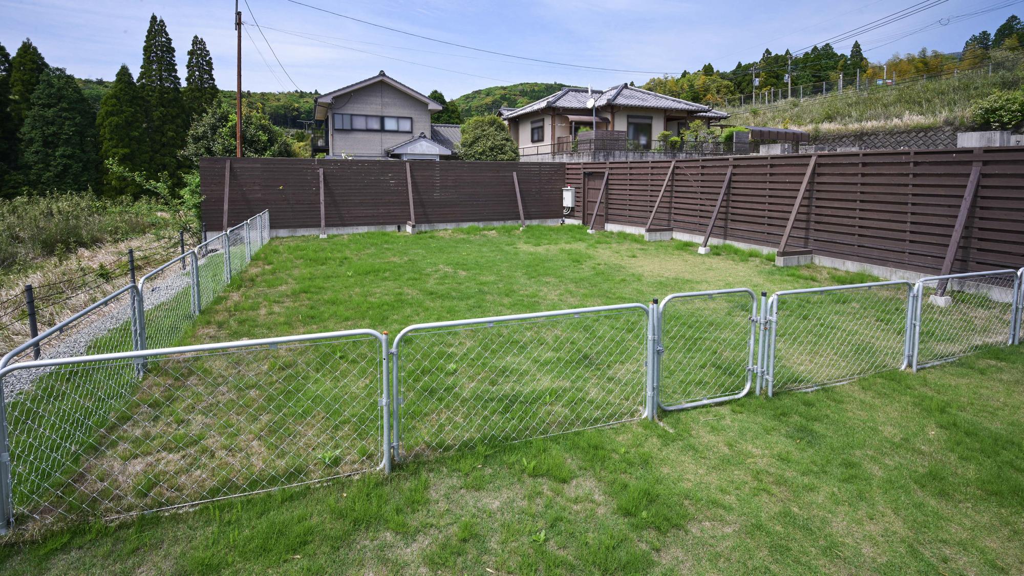 ・【A棟】ワンちゃんが走り回れるドッグラン。家族の思い出づくりに最適です