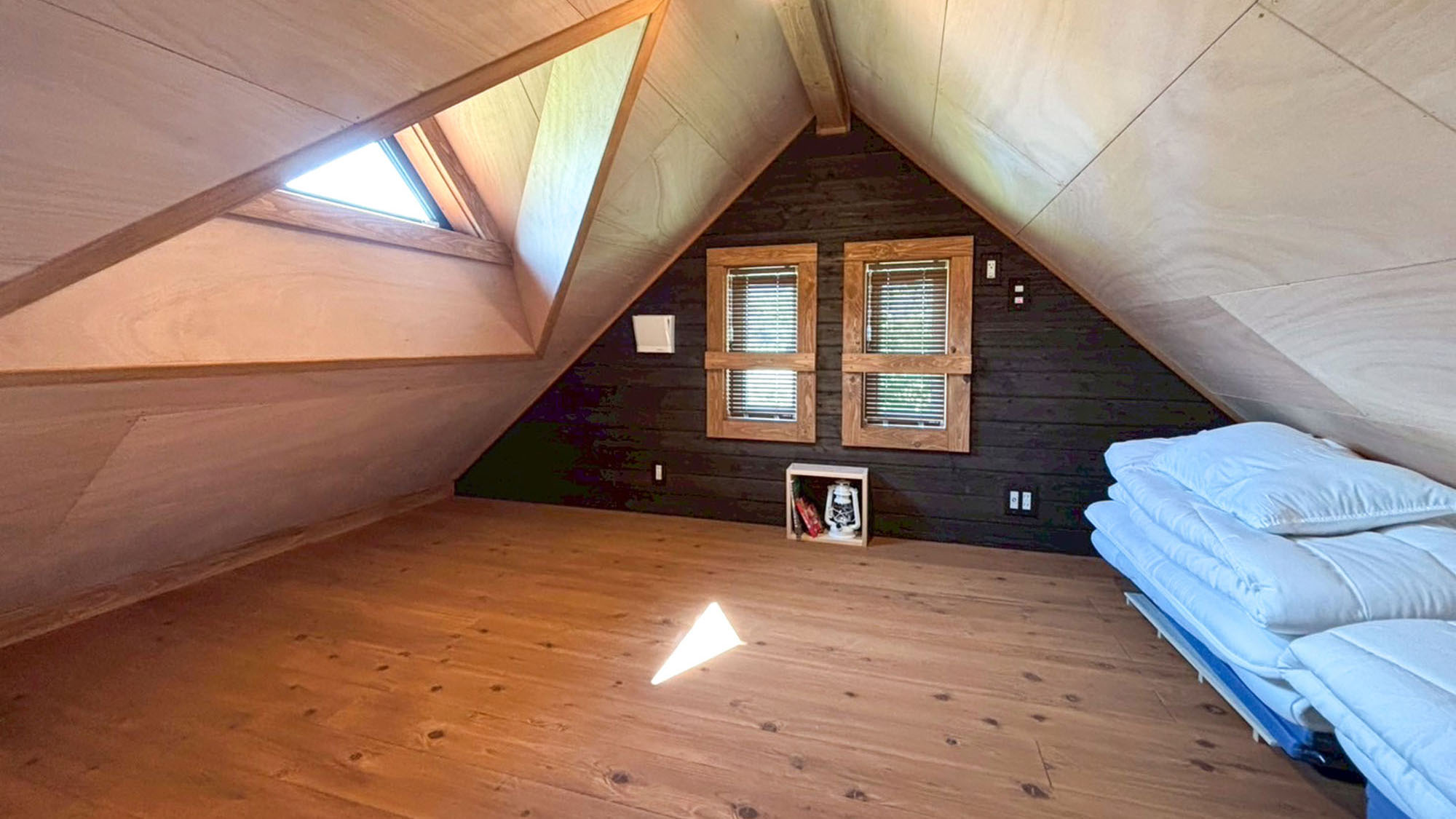 ・【2階】ランプをご用意しております。暗くなっても安心して移動していただけます