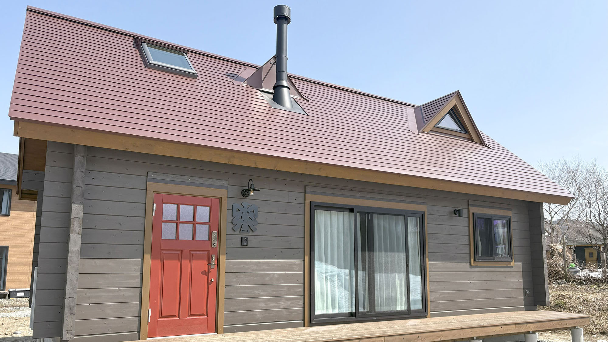 ・【コテージ1：外観】自然豊かな白馬村にある心地の良いコテージ。自然と一体になる贅沢なひとときを体感