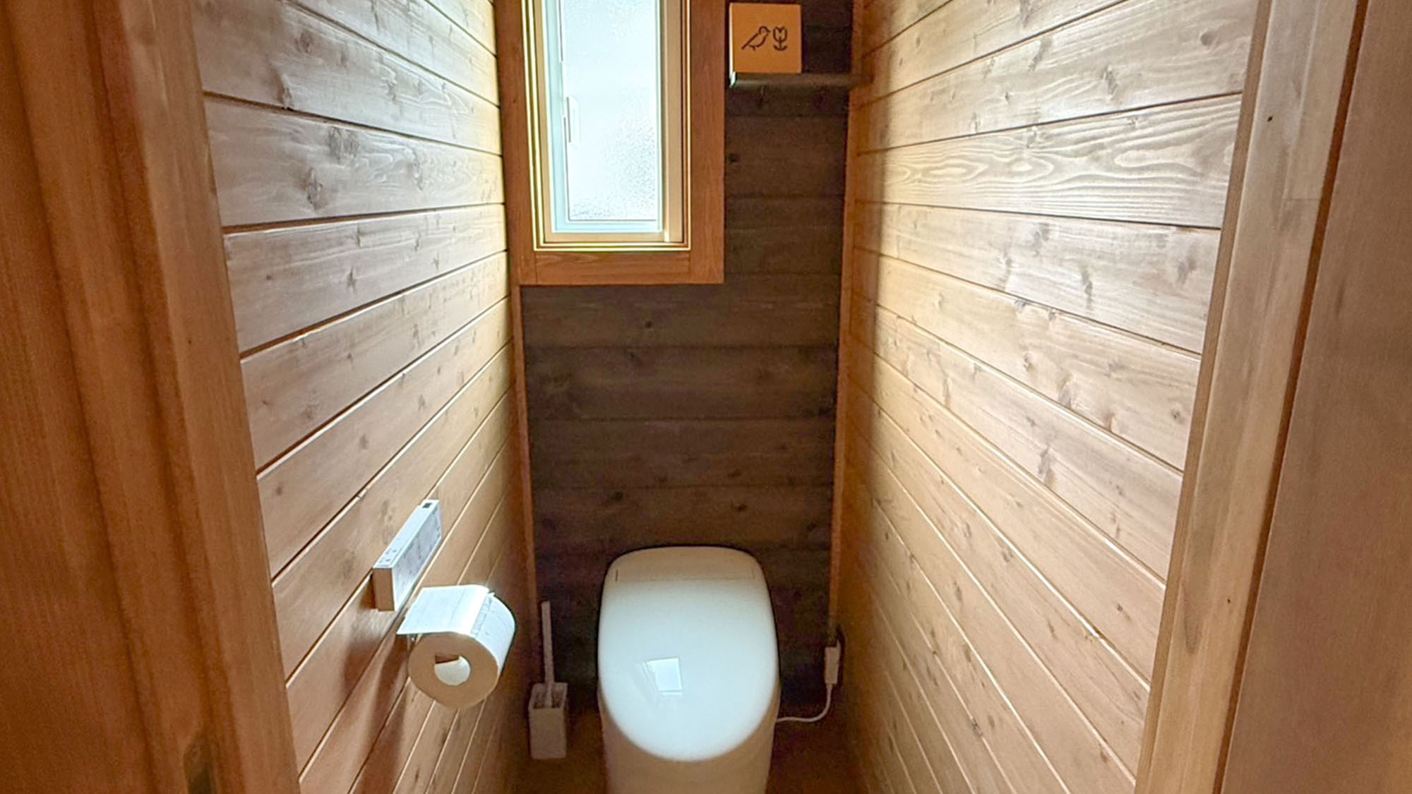 ・【トイレ】嬉しい温水洗浄便座トイレ。快適にご利用いただけます