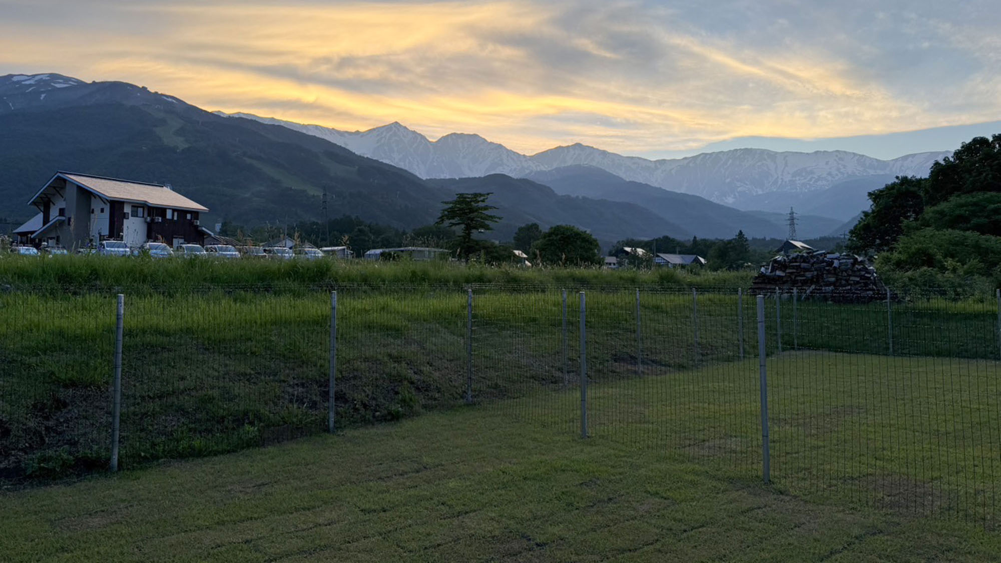 ・【景色】夕方の眺めも格別です。BBQ台もございますのでBBQをしながら空の移り変わりも楽しめます