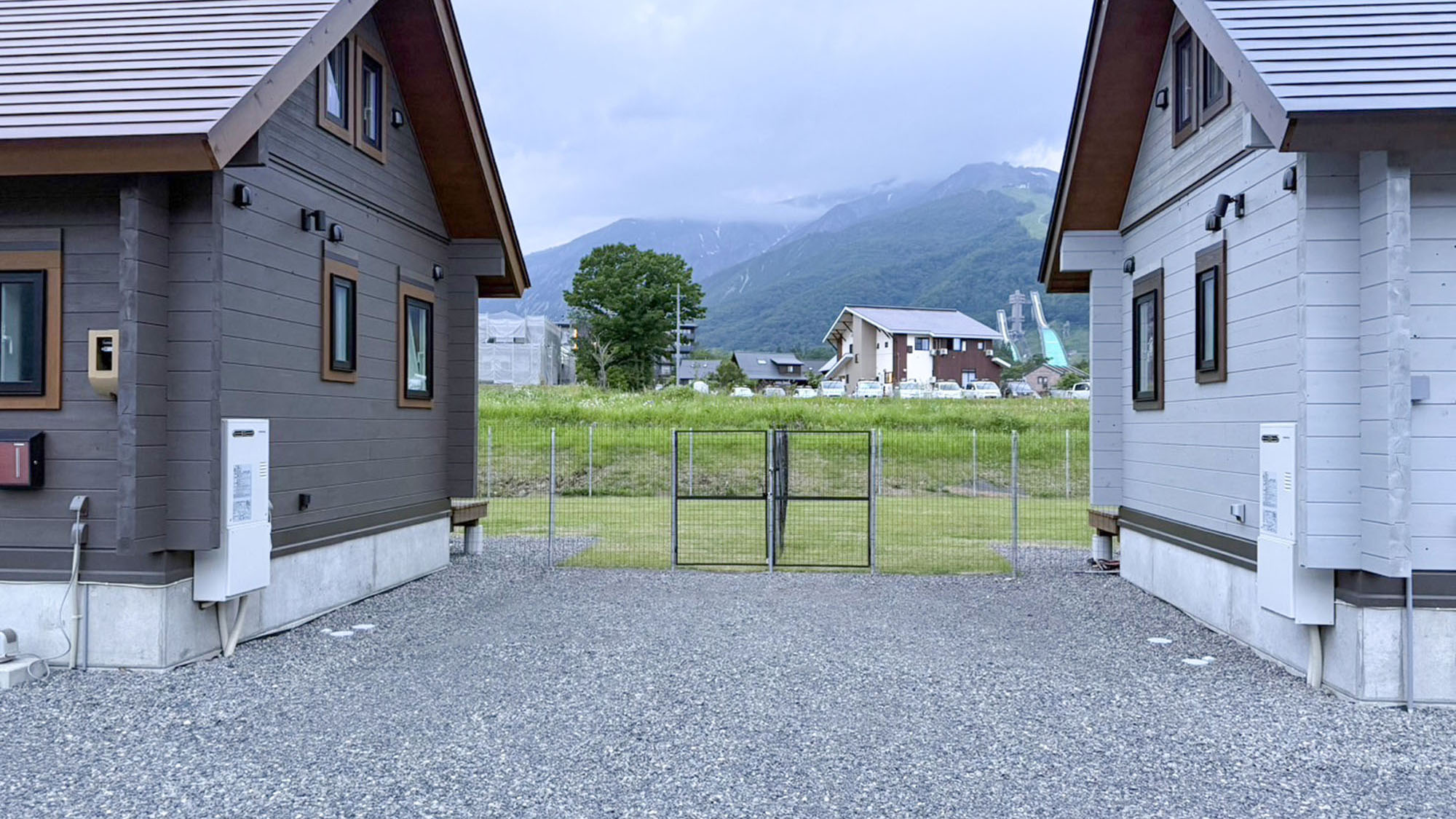 ・【ドッグラン】こちらからお入りいただけます。ご宿泊コテージ側のドッグランをご利用ください