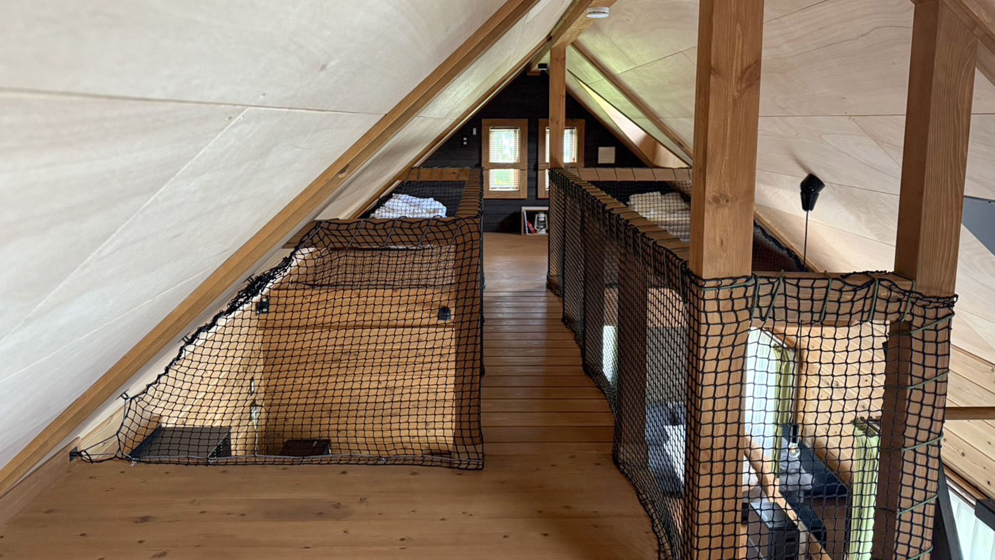 ・【2階】秘密基地のようなワクワクする空間。大人も子どもも楽しめます