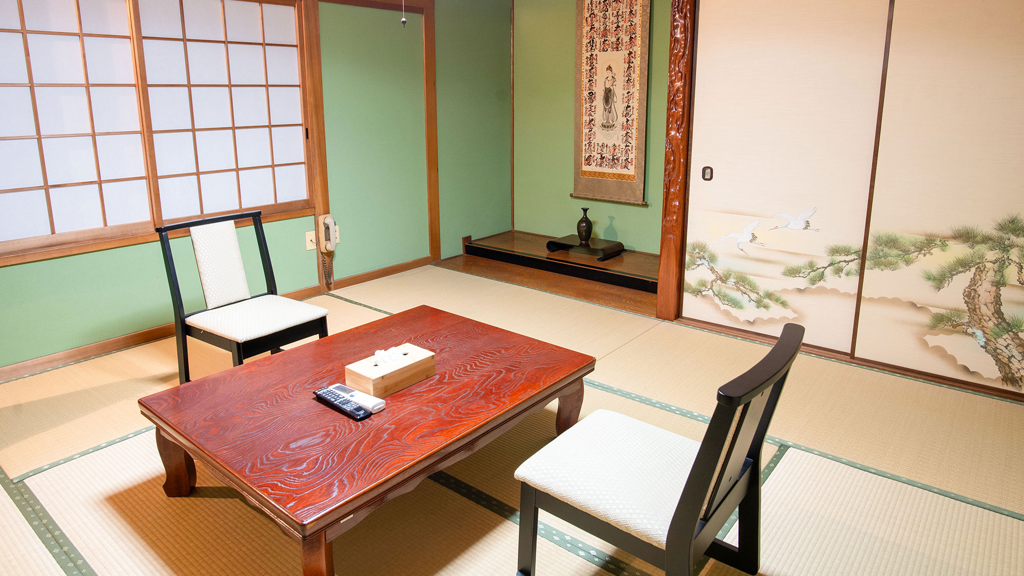 ・【2名用客室和室】今では見ることが少なくなった床の間がございます