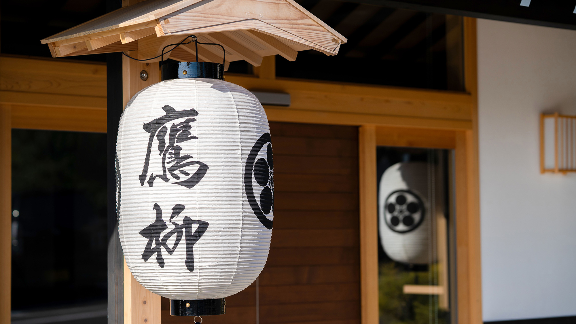 ・【宿入口】宿名と家紋の入った大きな提灯が目印です