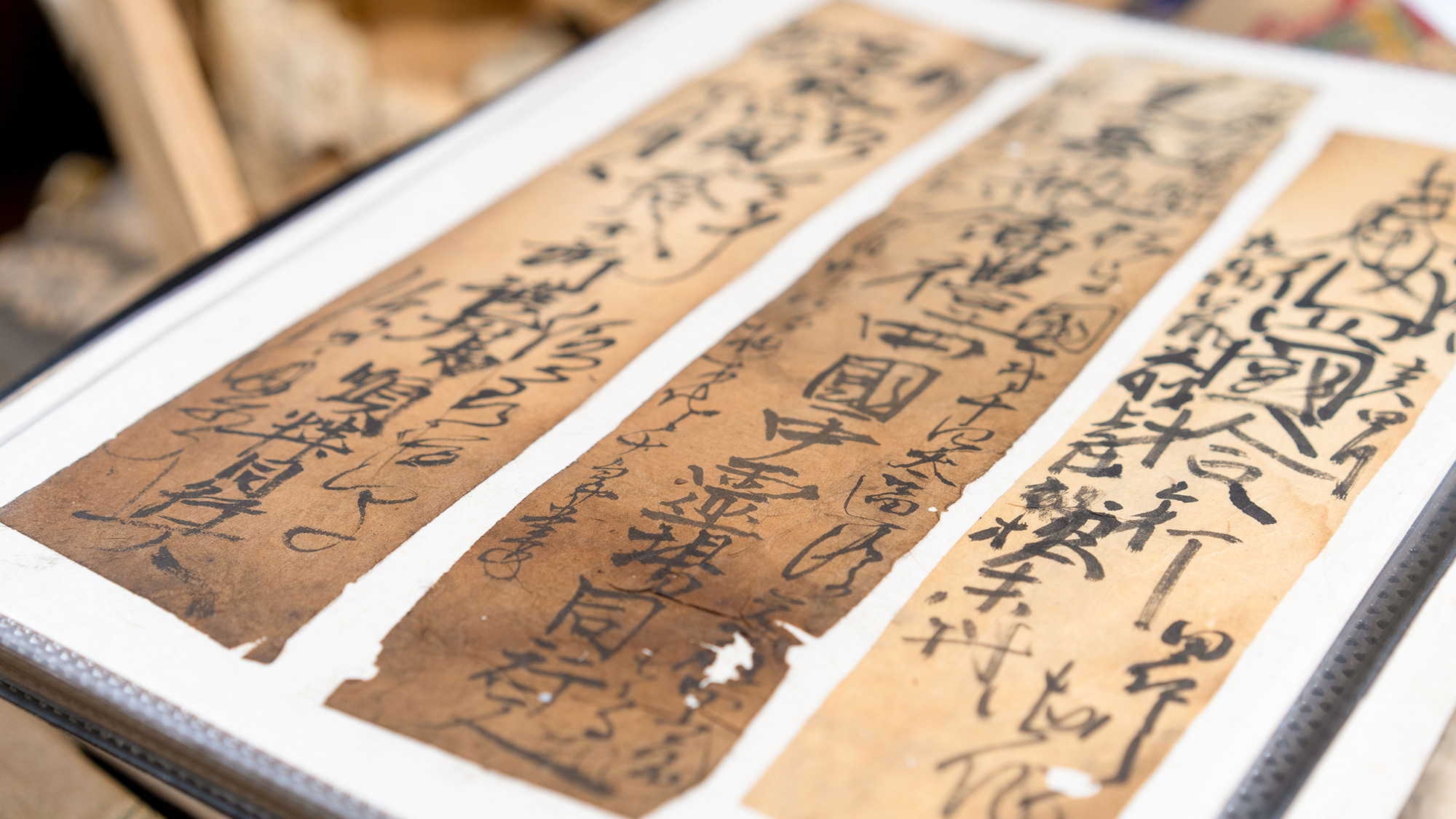 ・【館内イメージ】改装によって発見されたお遍路の貴重な「納札」