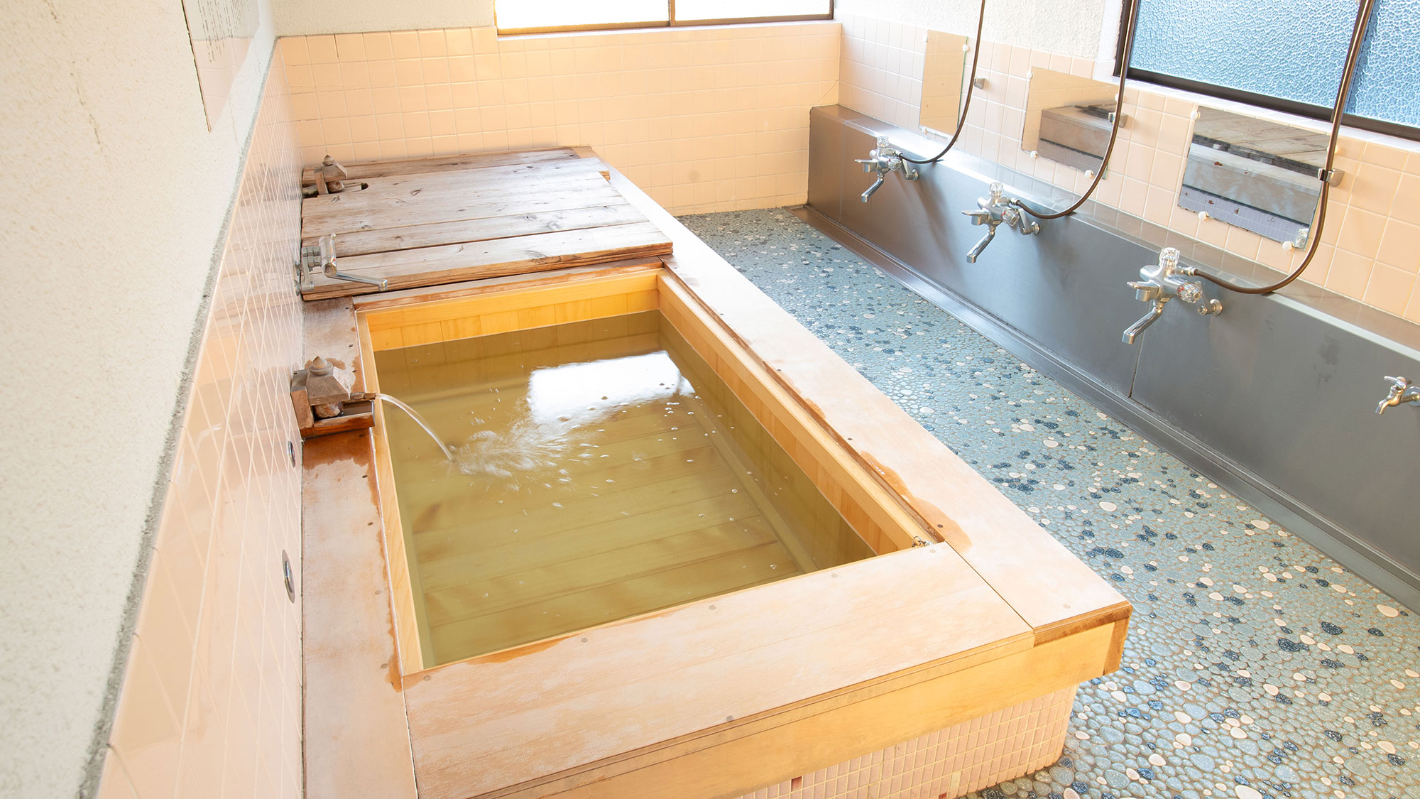 ・【2階大浴場】高野槇ならではのほのかな木の香りに癒されて&hellip;バスタイムをお楽しみください