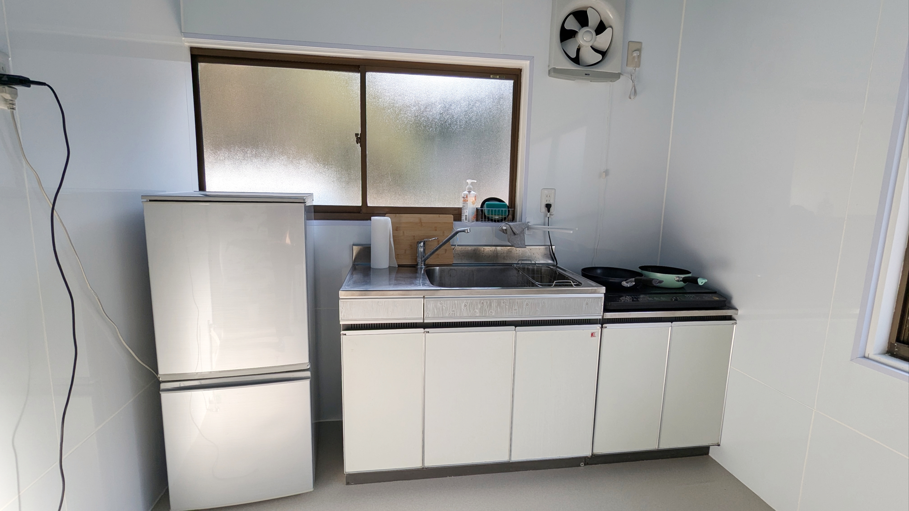 冷蔵庫、流し台をご利用いただけます。 お料理の跡片付けはお客様にお願いしております。