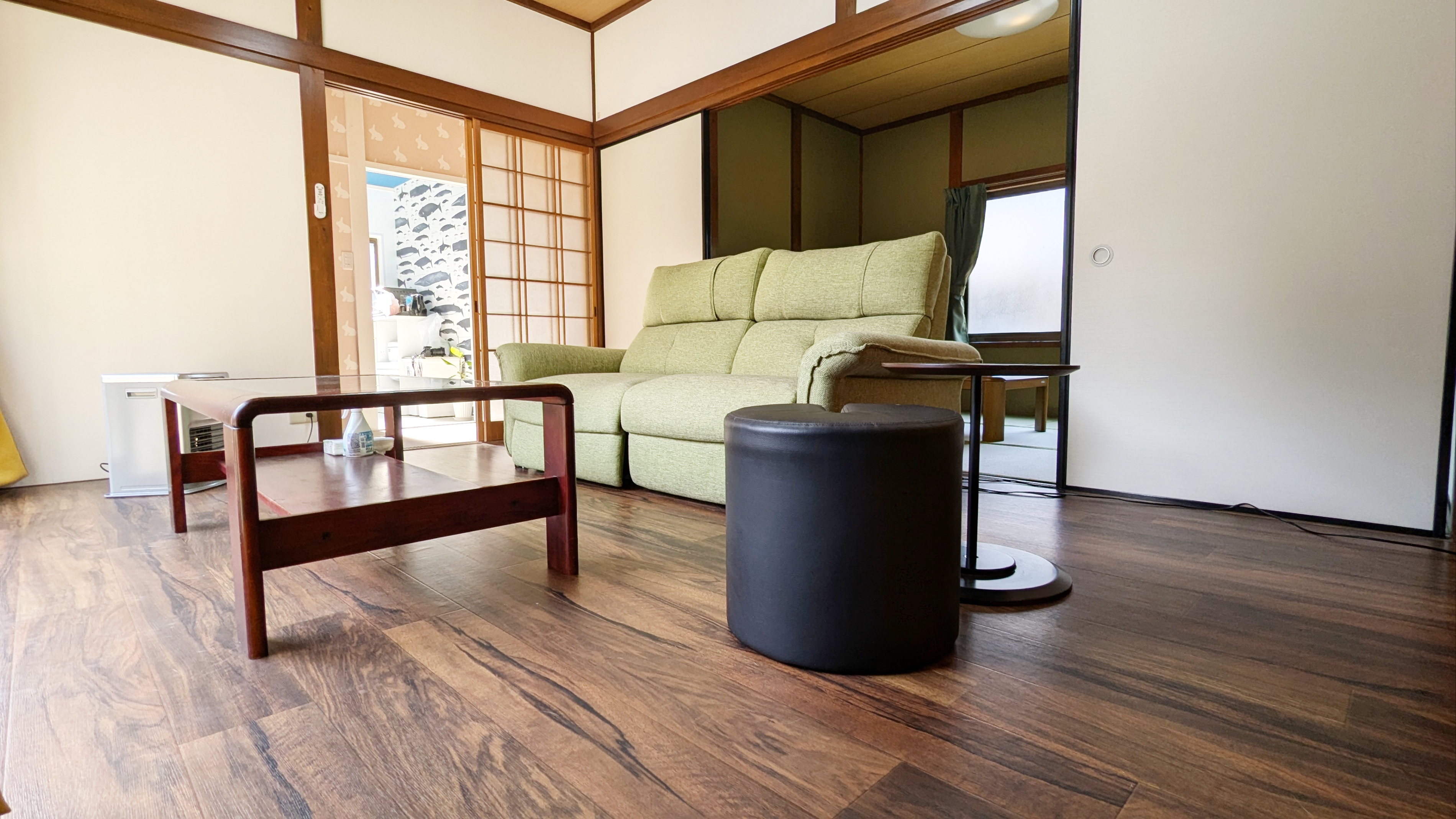 ペットと過ごせるお部屋です。 完全室内飼いのトイレのしつけの出来たペットがお泊りいただけます。