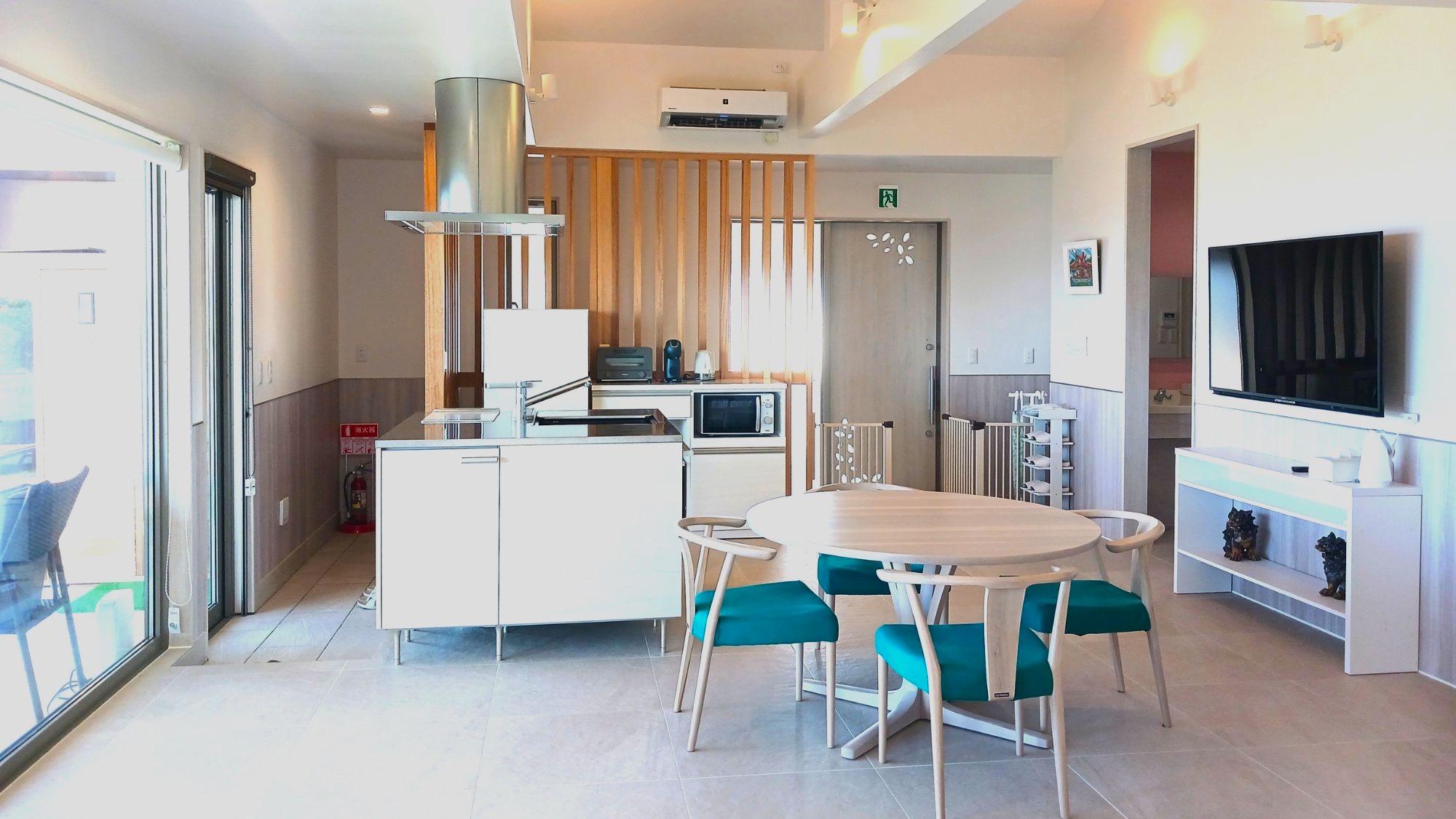 ゆったり過ごせる開放的なダイニング空間