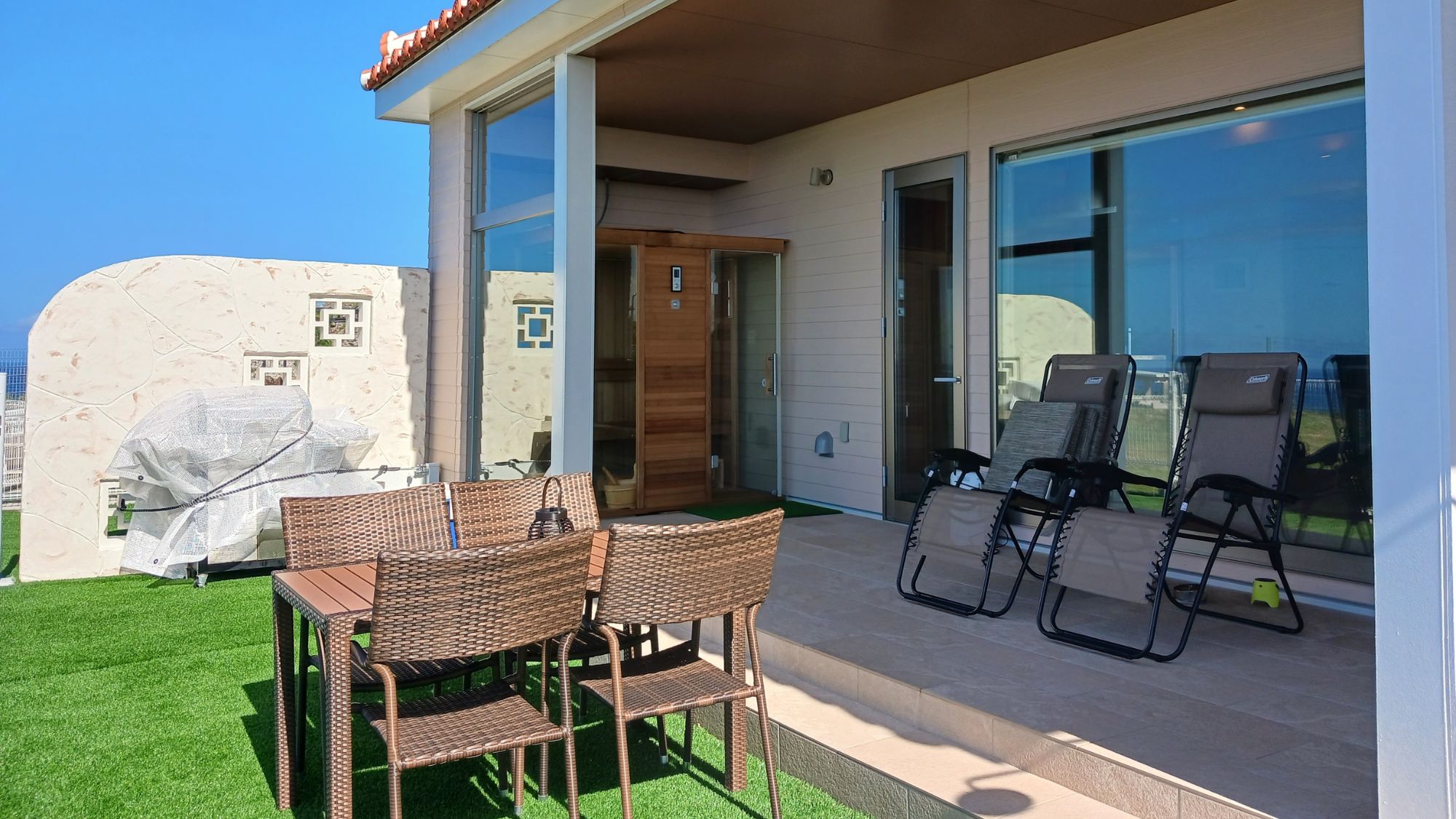 プライベート感満載のテラスで癒しの時間を