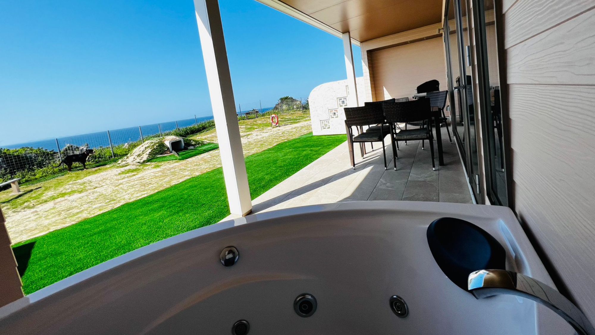 海風を感じながらくつろぐ贅沢ジャグジー