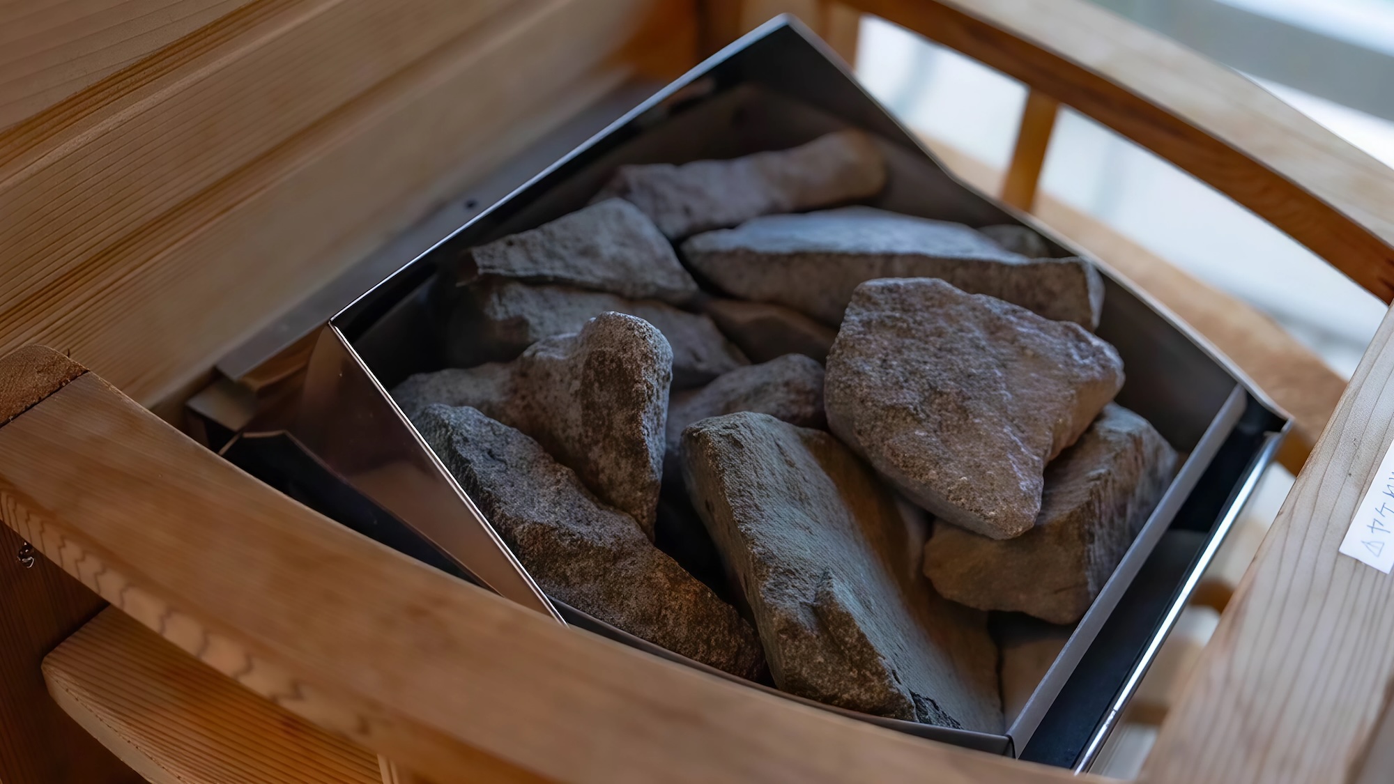 サウナストーンで本格ロウリュ