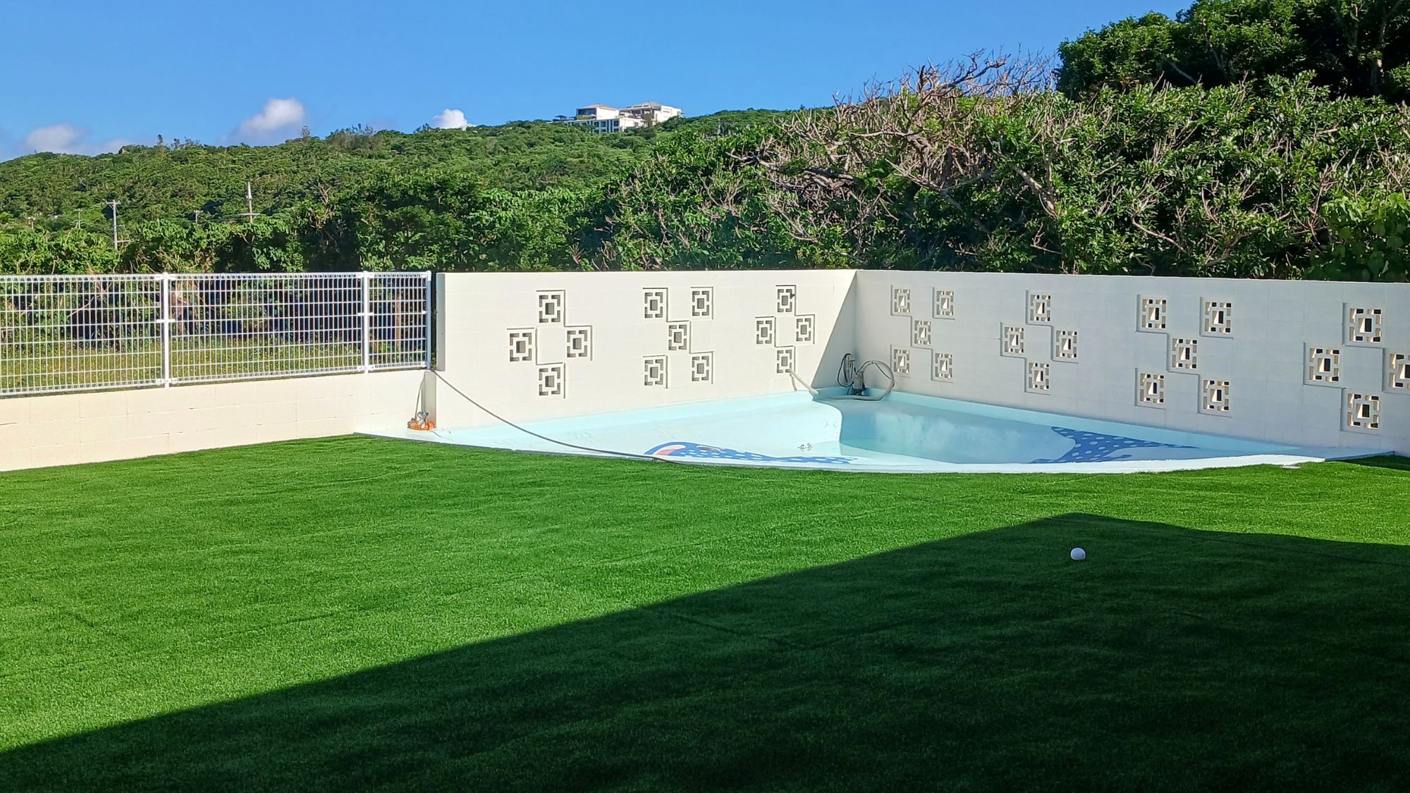 暑い日も安心♪ 愛犬用の水遊びスペース