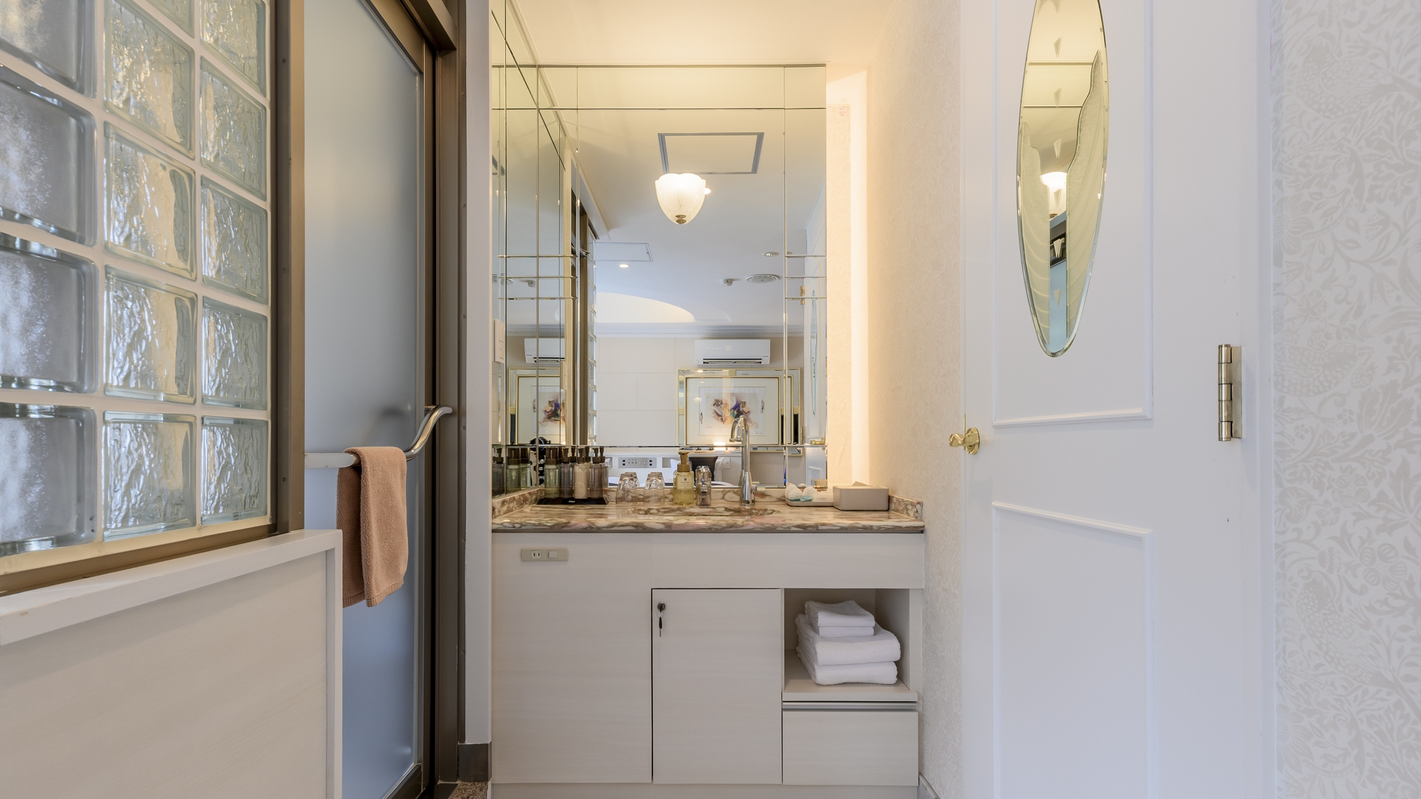 【スタンダード】ツイン 温泉付き／1-2名様　洗面付近の様子