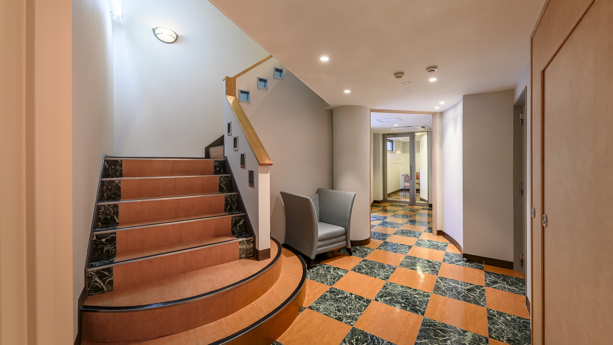 新館1階の喫煙スペースをご用意しております