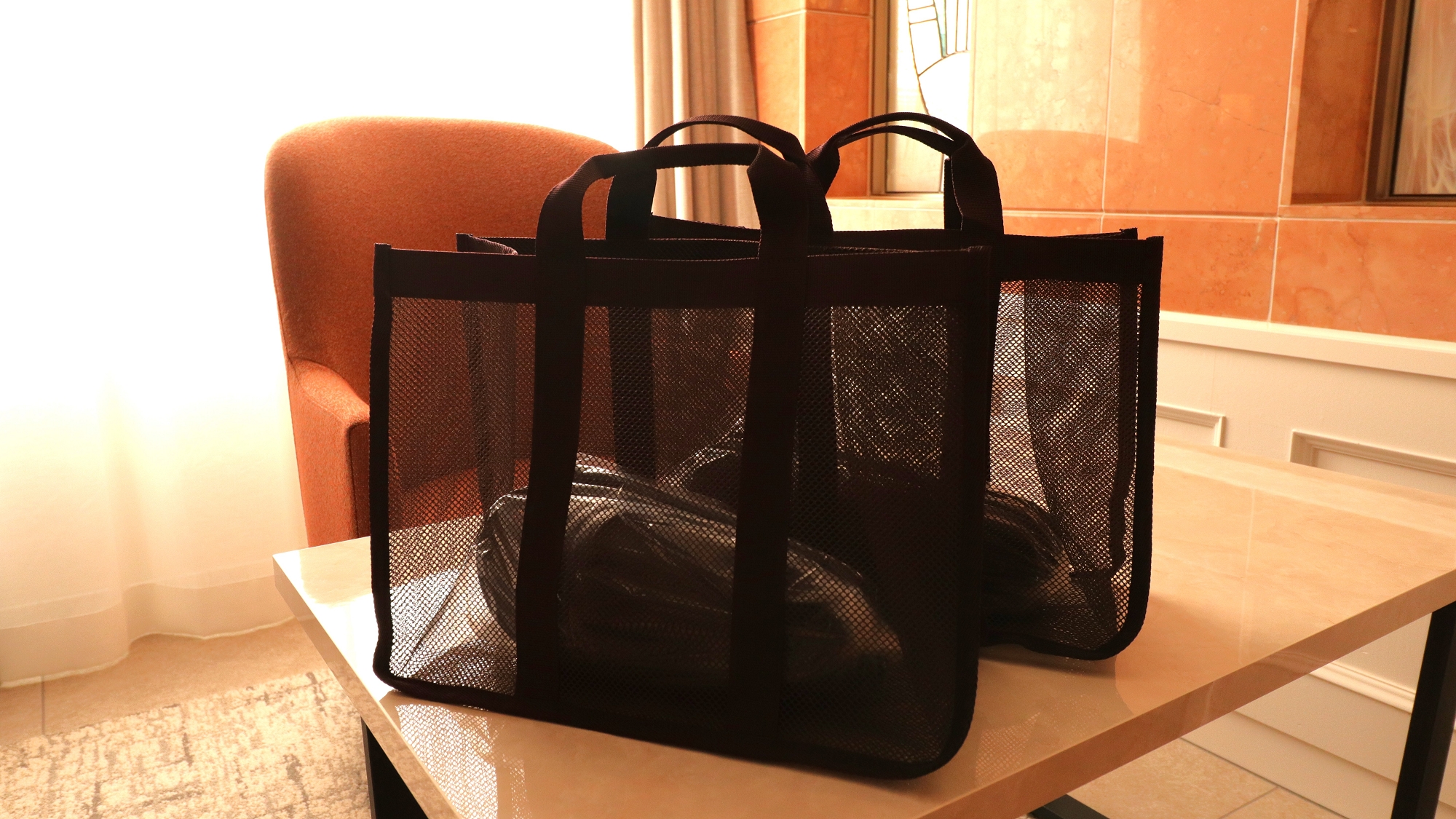 サウナをご利用のお客様にはお部屋にサンダルとバッグをご用意しております