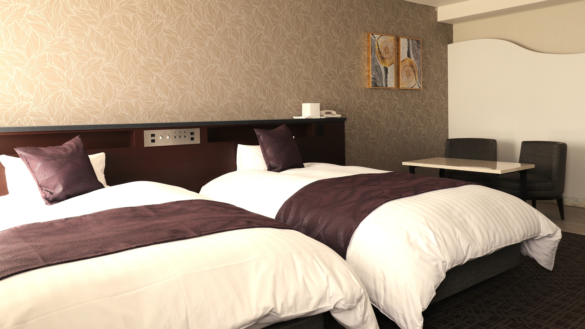 ご朝食はお部屋にお届けいたします