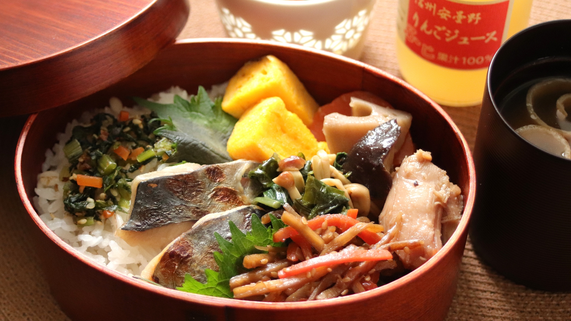 安曇野のりんごを使用したりんごジュースも好評です