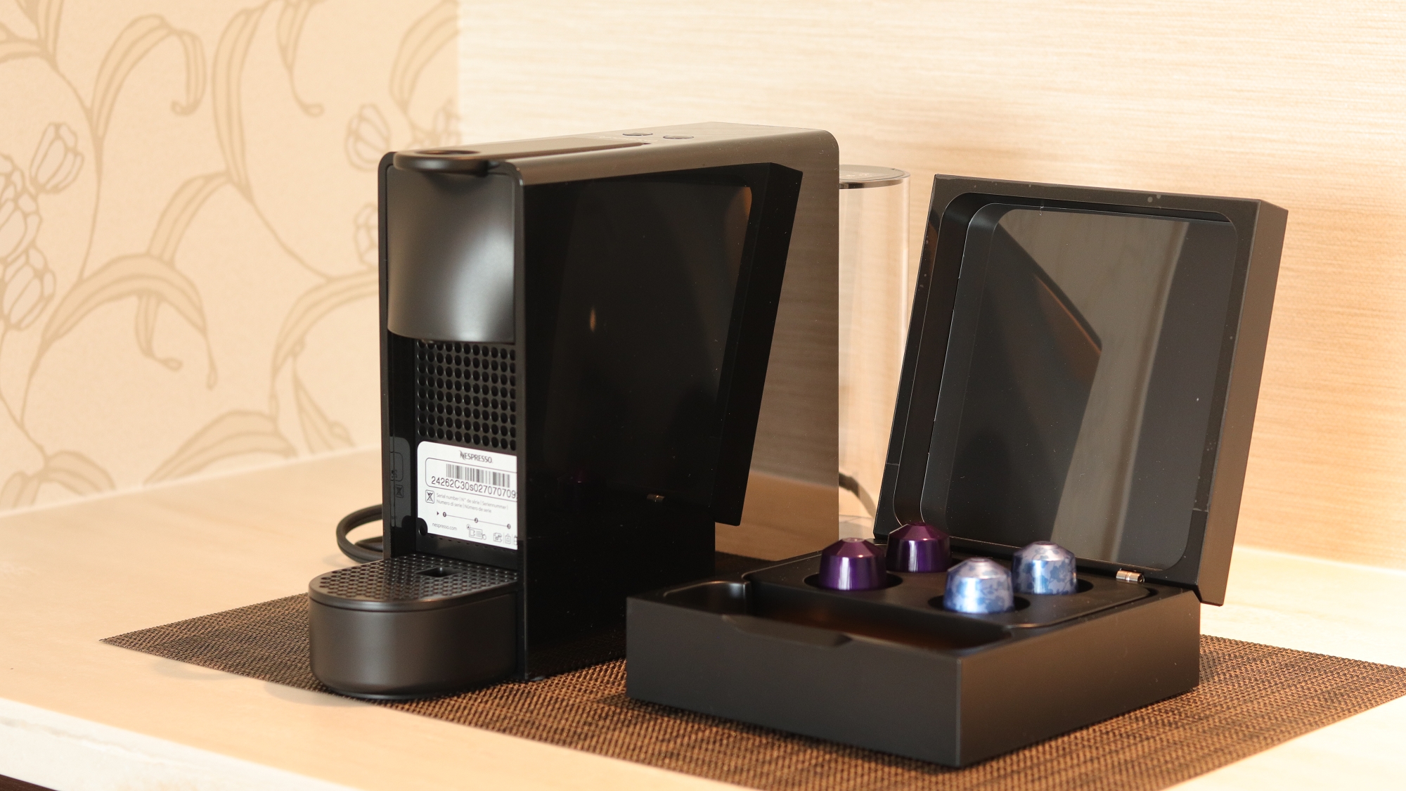 【スイート】リビング+ベッドルーム 温泉付き／2名様 　コーヒーメーカーをご用意しております