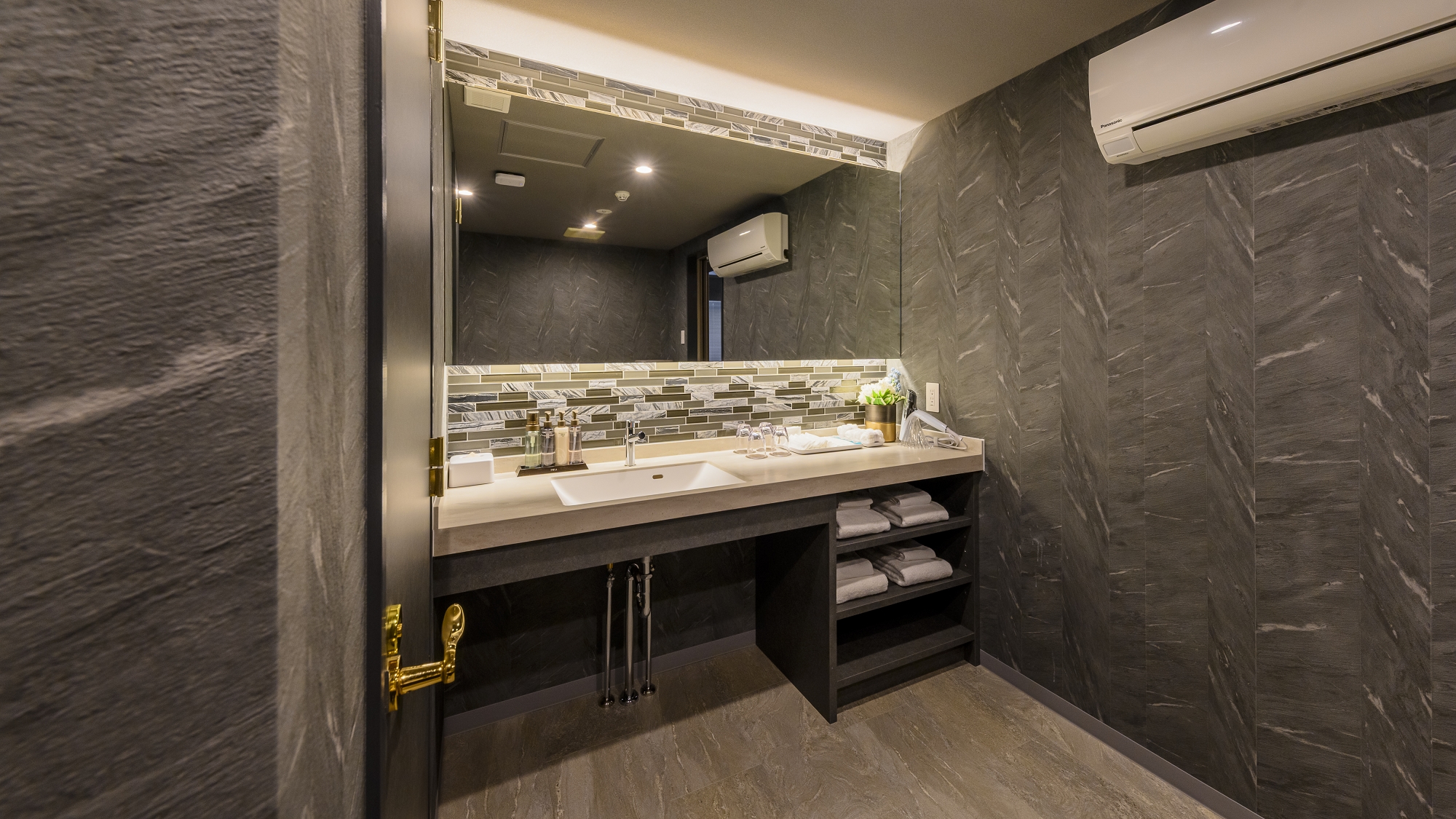 サウナ室「凛」の脱衣所の様子