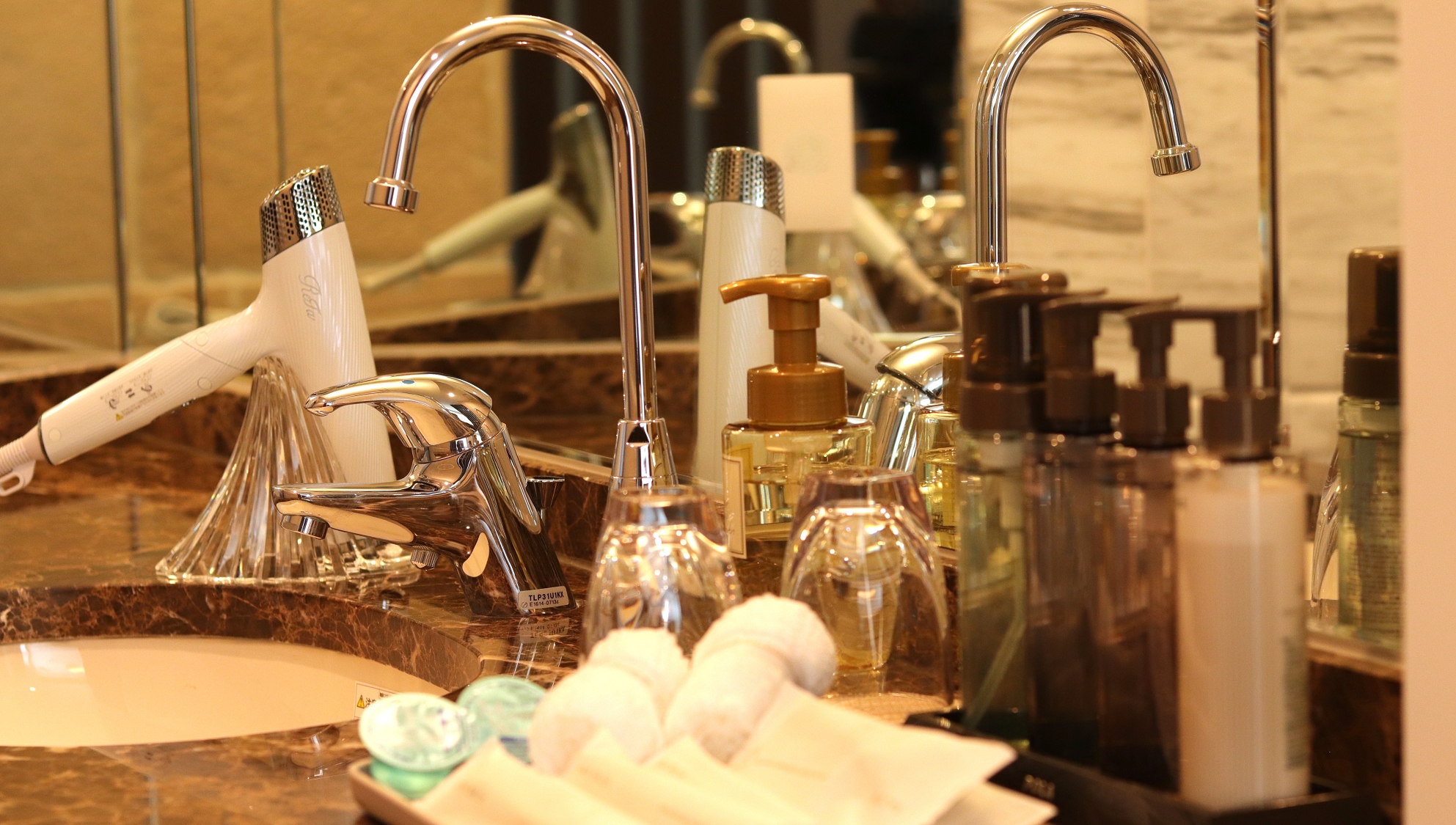 【スイート】リビング+ベッドルーム 温泉付き／2名様　アメニティはお部屋とフロントにも