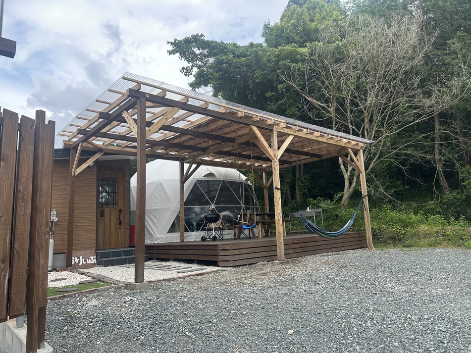 大型ドームテント、プライベートサウナ、露天風呂付