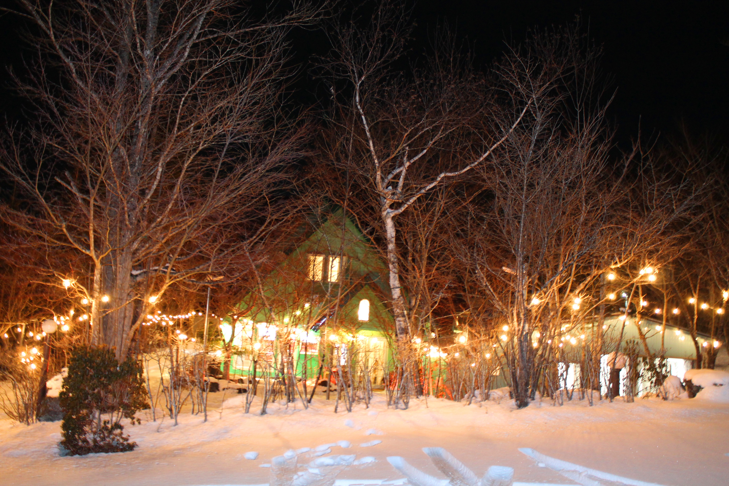 外観雪の夜景