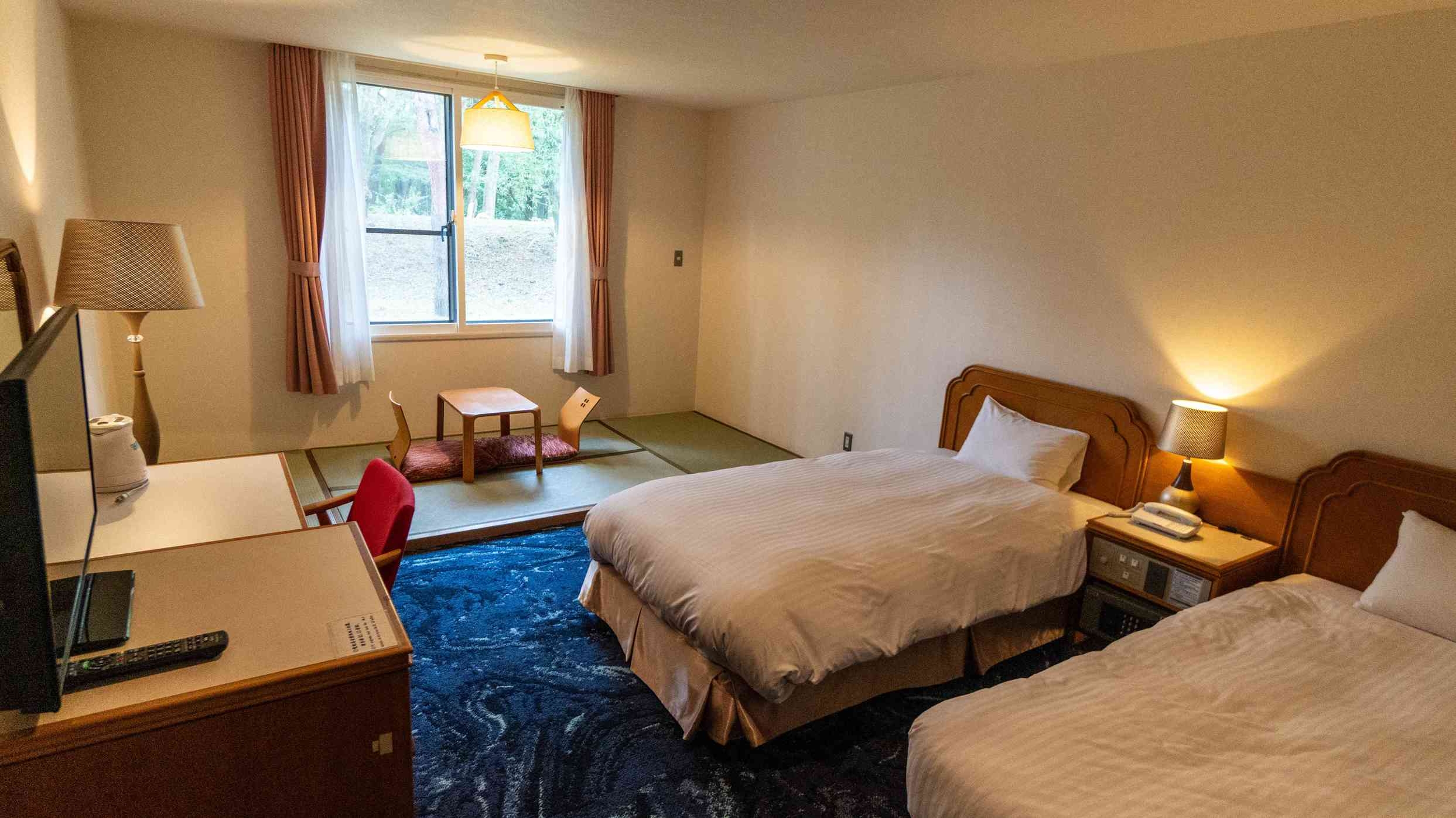 【本栖湖まで徒歩約3分♪】富士山麓のホテルでチル＆ステイ☆朝夕人気ビュッフェ - 2食付 -