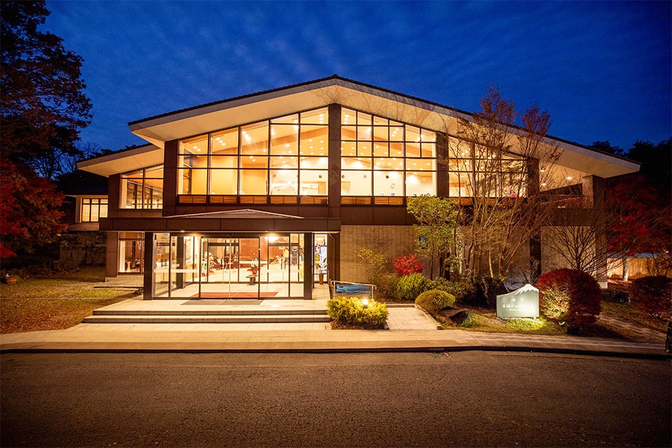 【本栖湖まで徒歩約3分♪】富士山麓のホテルでチル＆ステイ☆朝夕人気ビュッフェ - 2食付 -