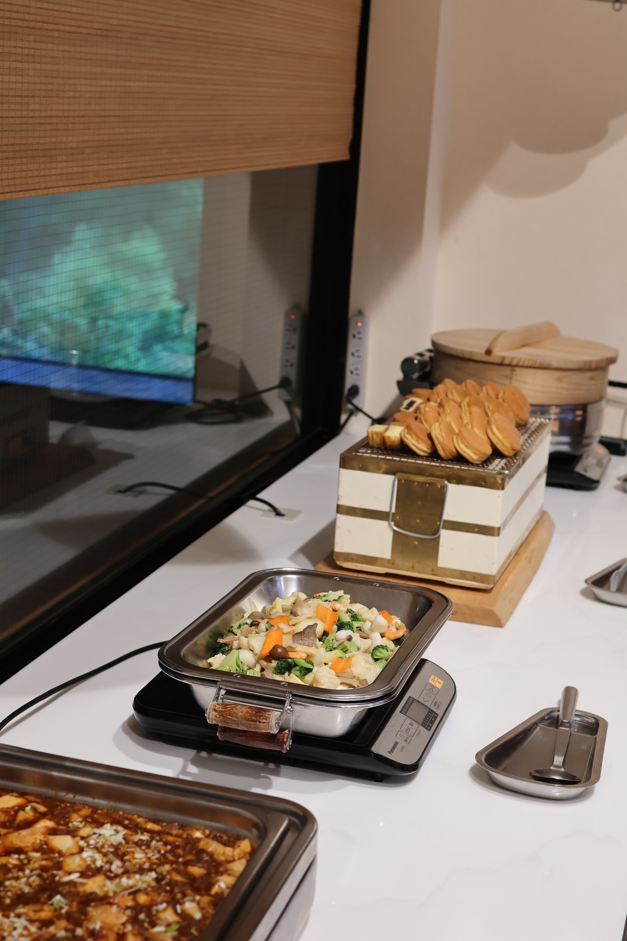 【本栖湖まで徒歩約3分♪】富士山麓のホテルでチル＆ステイ☆朝食無し・夕食バイキングのみ☆