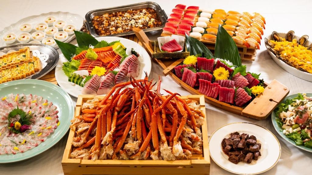 【本栖湖まで徒歩約3分♪】富士山麓のホテルでチル＆ステイ☆朝食無し・夕食バイキングのみ☆