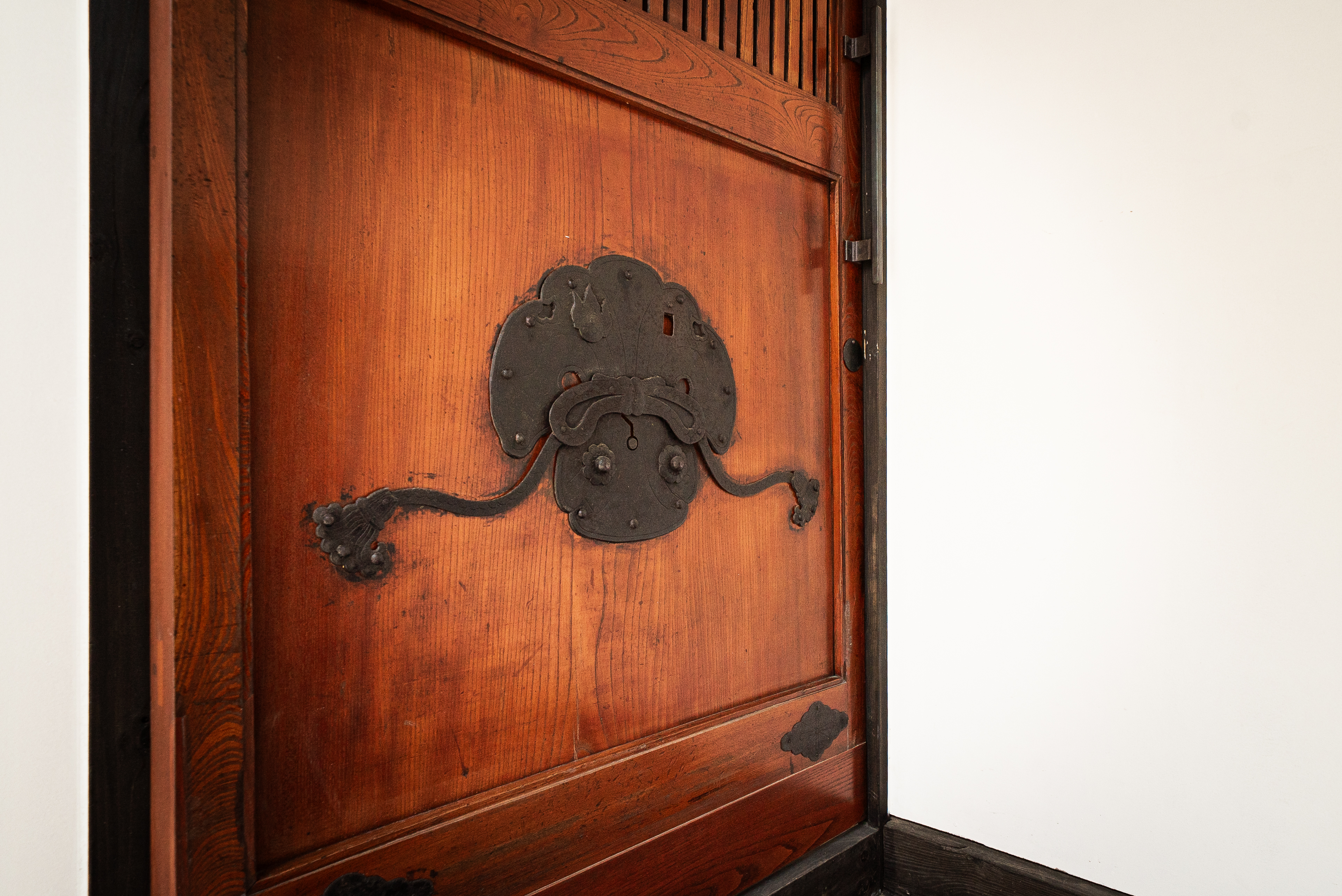 四方の間：玄関