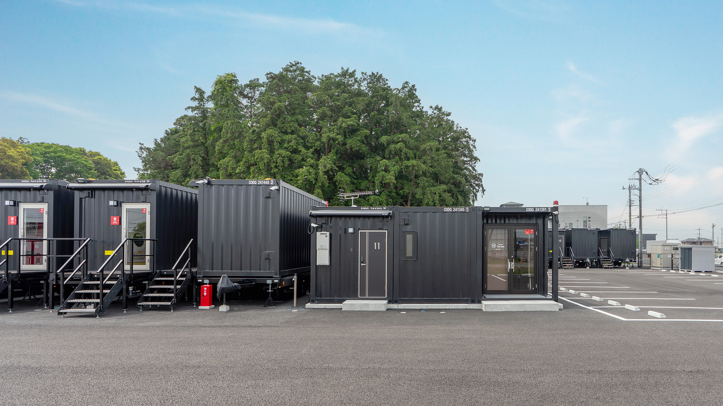 受付、ホットドリンク＆軽食（冷食食品）受け取りコーナー、アメニティーコーナーを完備。まずはこちらにお立ち寄りください！