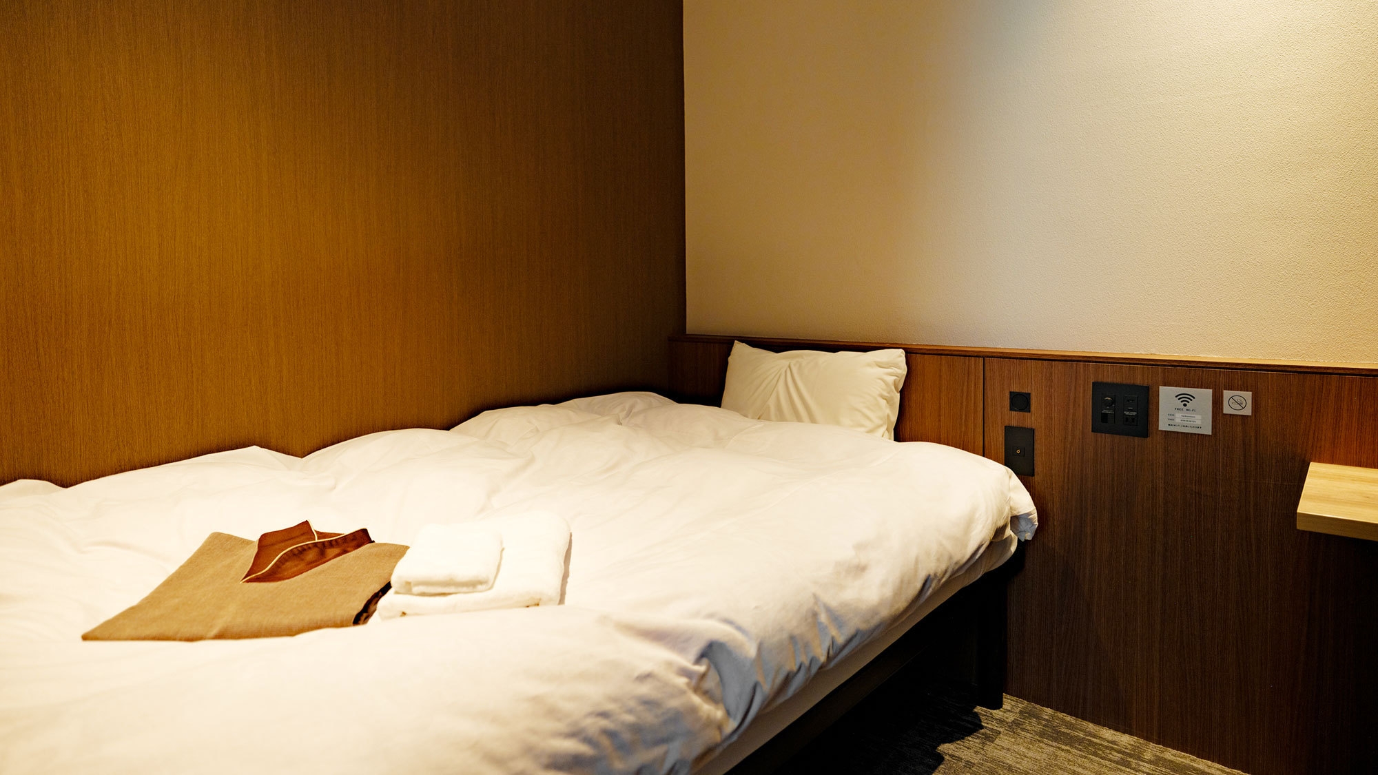 【5％OFF】【楽天スーパーSALE】個室感覚でリーズナブルなキャビンステイ＜朝食サービス付＞