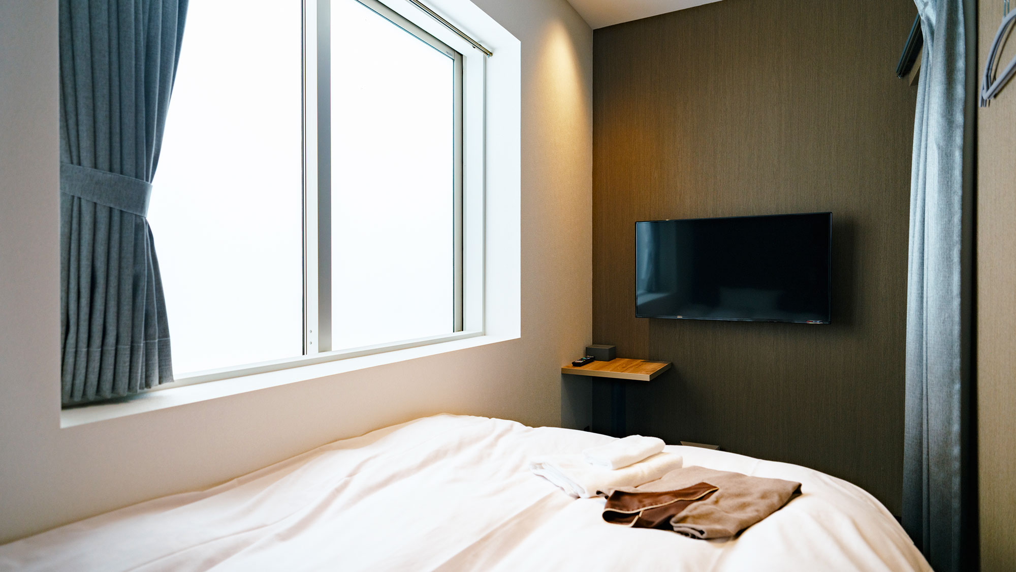 【キャビン】ゆとりある占有スペース＆テレビ完備なので、個室感覚でゆっくり寛ぐことができます。