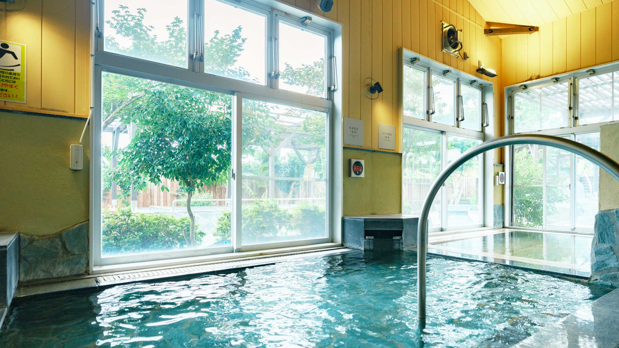 【最高の湯／大浴場】◇低温風呂◇ぬるめの湯船で、ゆっくりと湯あみをお楽しみください。