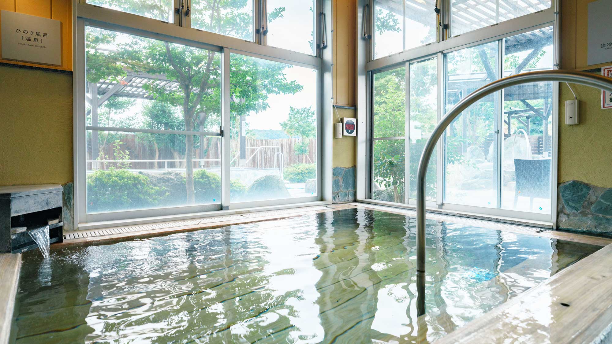 【最高の湯／大浴場】◇ひのき風呂◇木の心地よい香りと肌触りが癒し効果をもたらしてくれます。