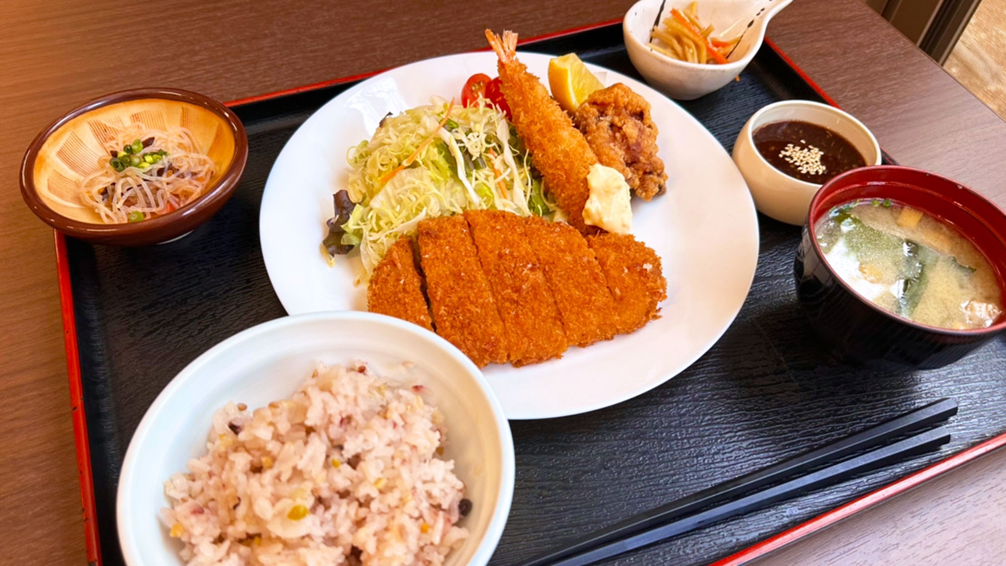 【夕食】がっつりメニューで腹ペコさんも大満足なミックス定食