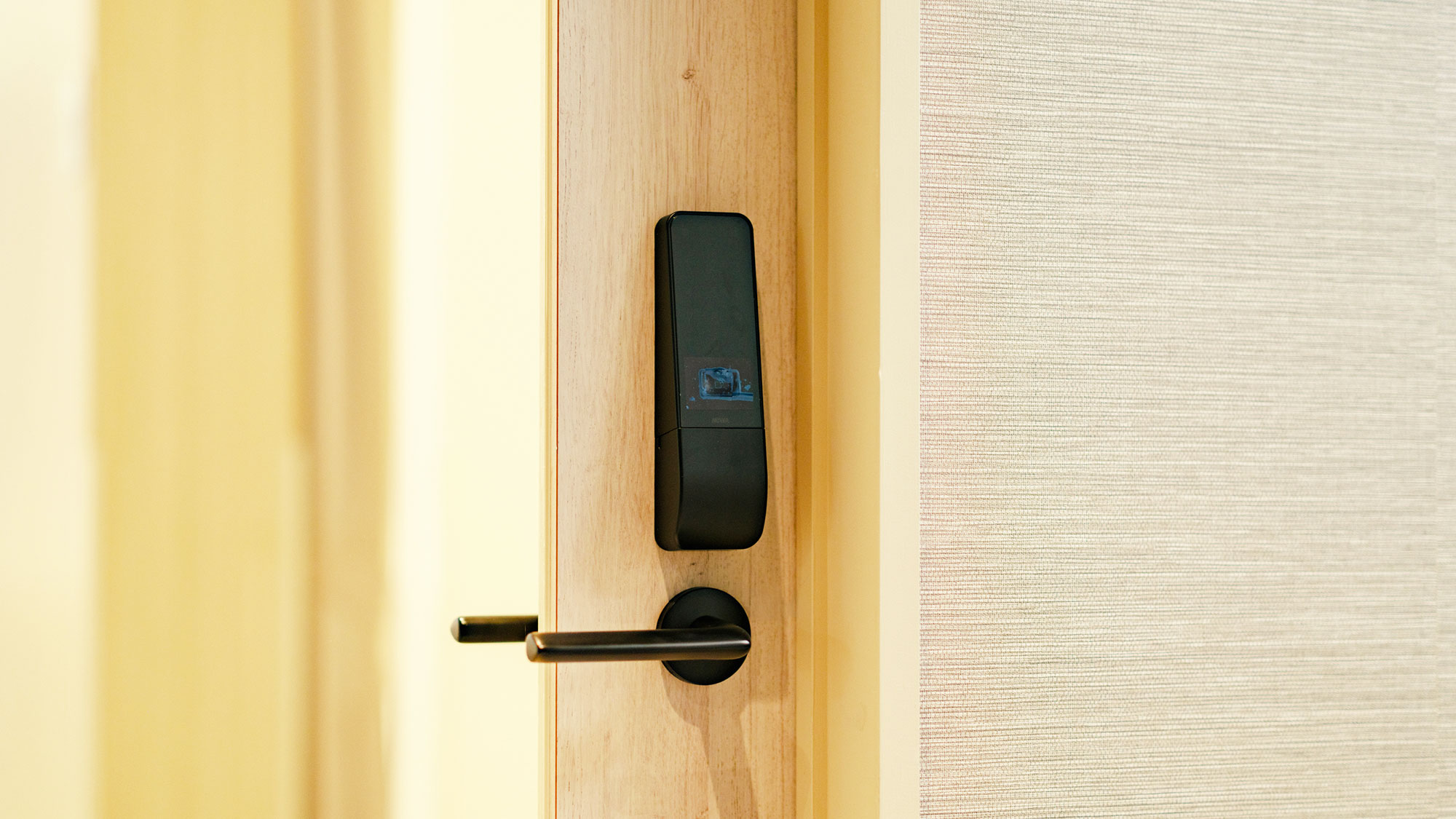 【キャビン入口】各エリアに入室するのは専用キーが必要となります。