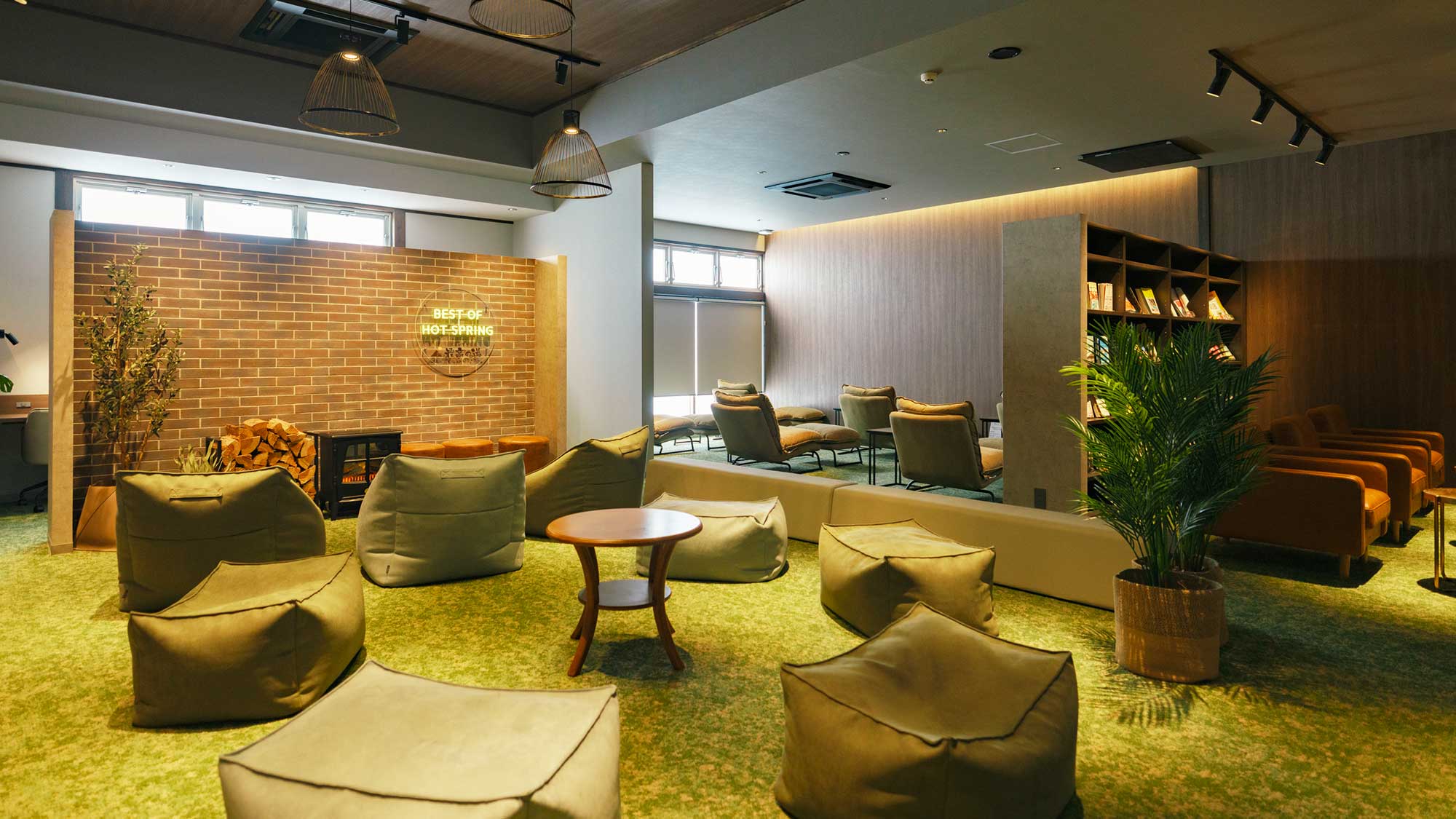 【最高の湯／ライブラリー】ゆとりあるスペースで、過ごし方は色々♪のんびりとお過ごしください。