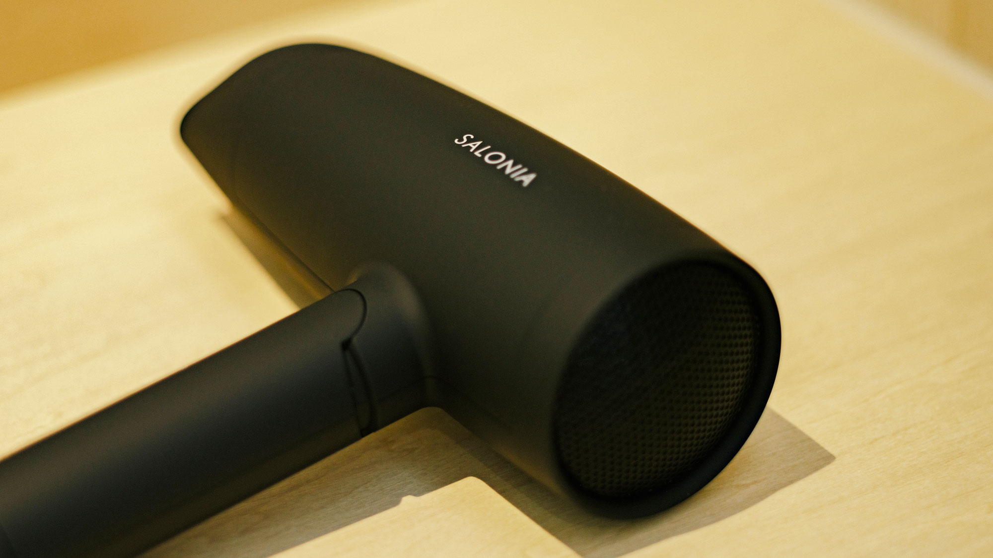 【備品】人気のSALONIAドライヤーを各エリアの洗面コーナーにご用意しております。